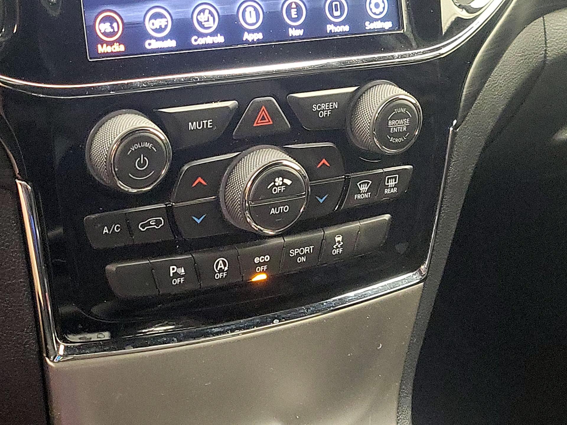 Thumbnail: 2021 Jeep Grand Cherokee - 16