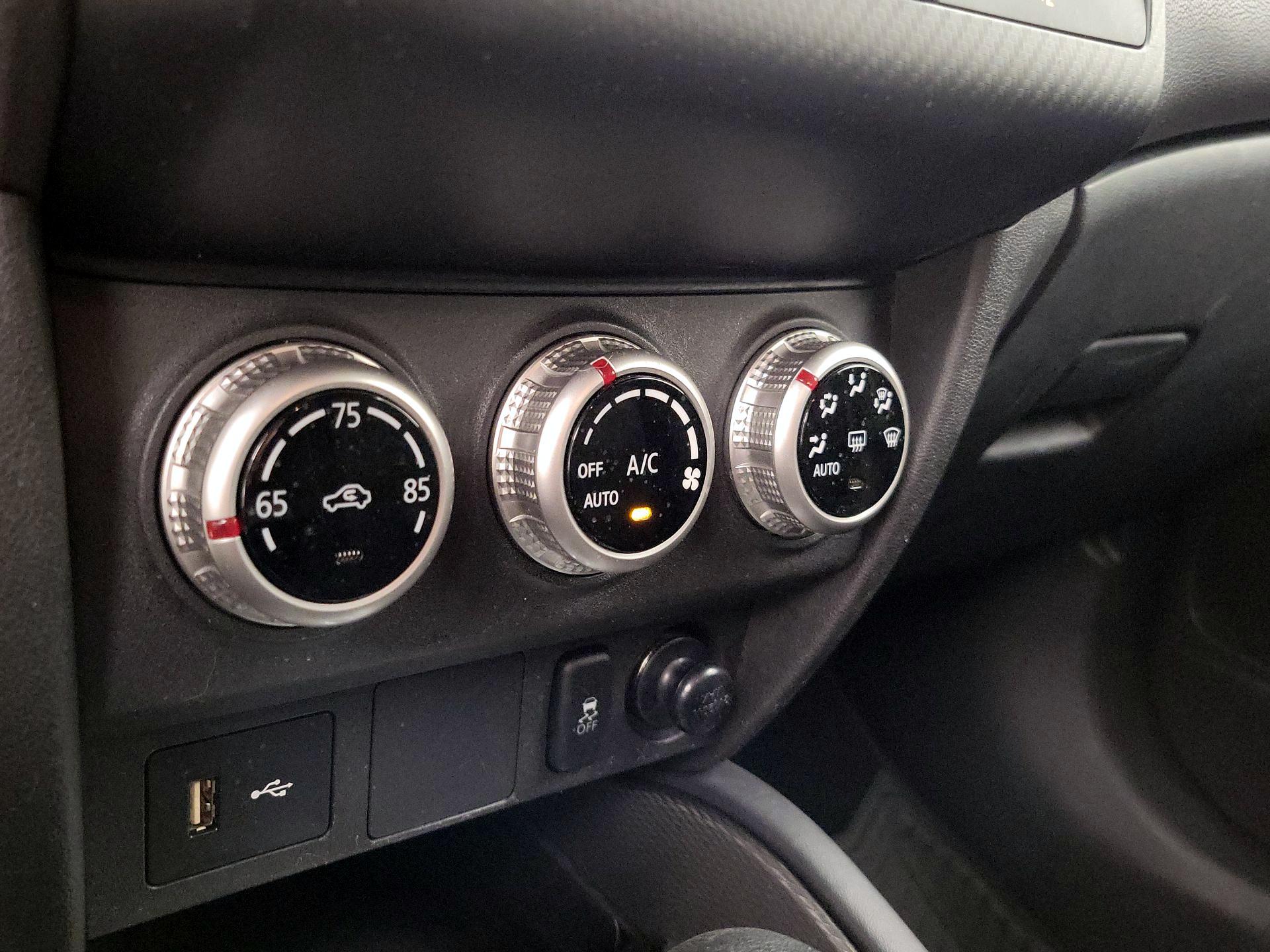 Thumbnail: 2020 Mitsubishi Outlander Sport - 15