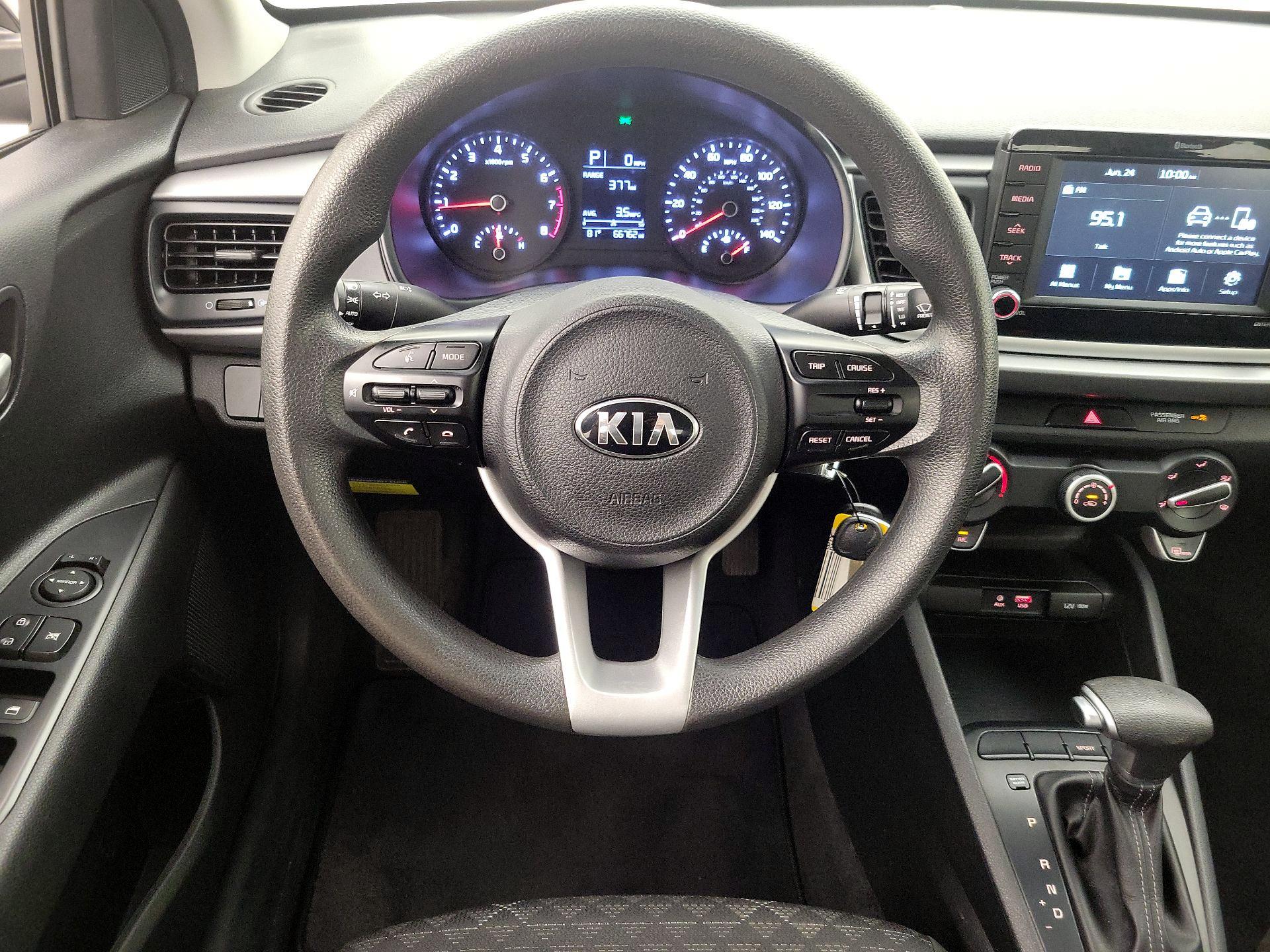 Thumbnail: 2020 Kia Rio - 10