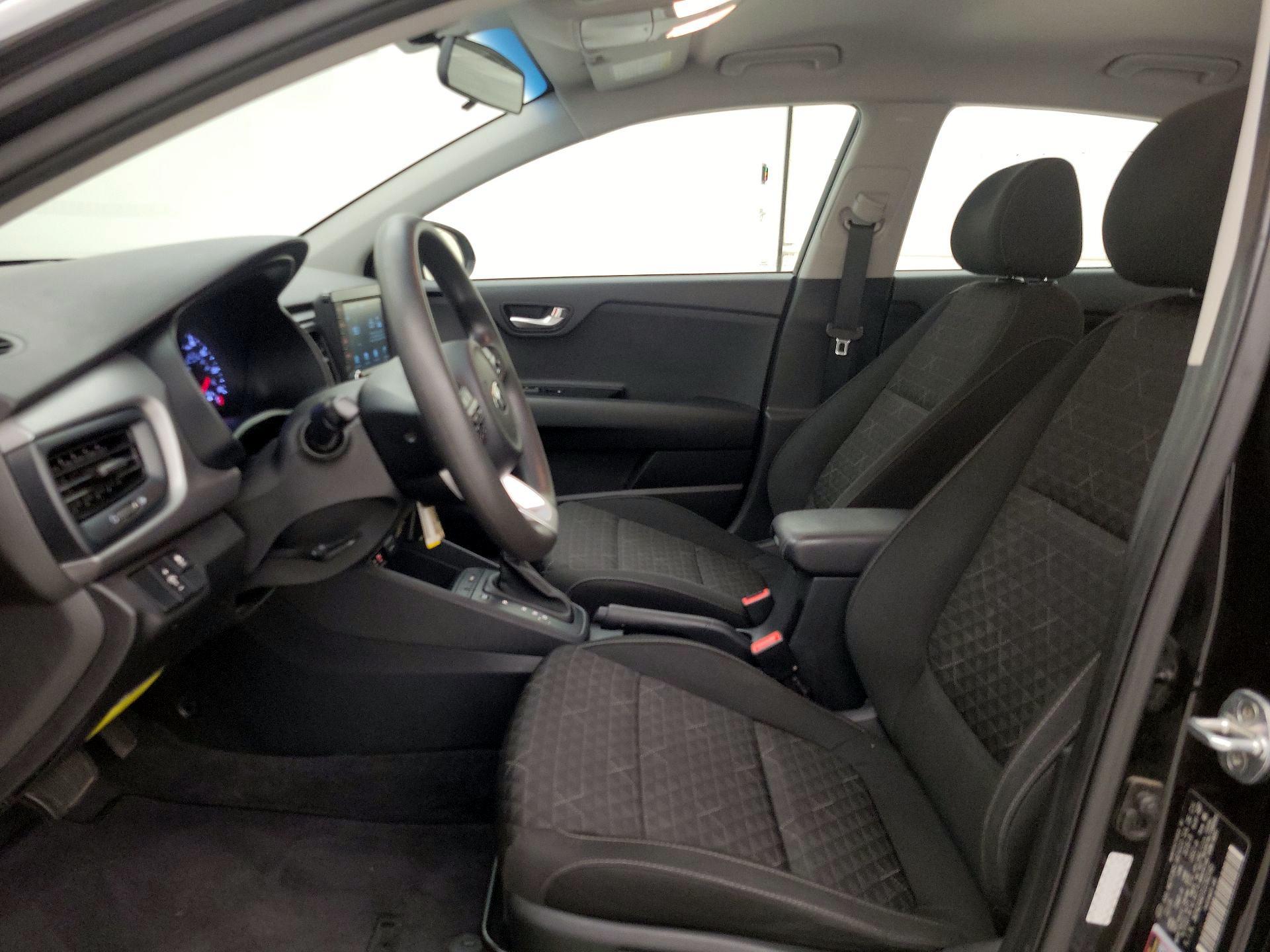 Thumbnail: 2020 Kia Rio - 11