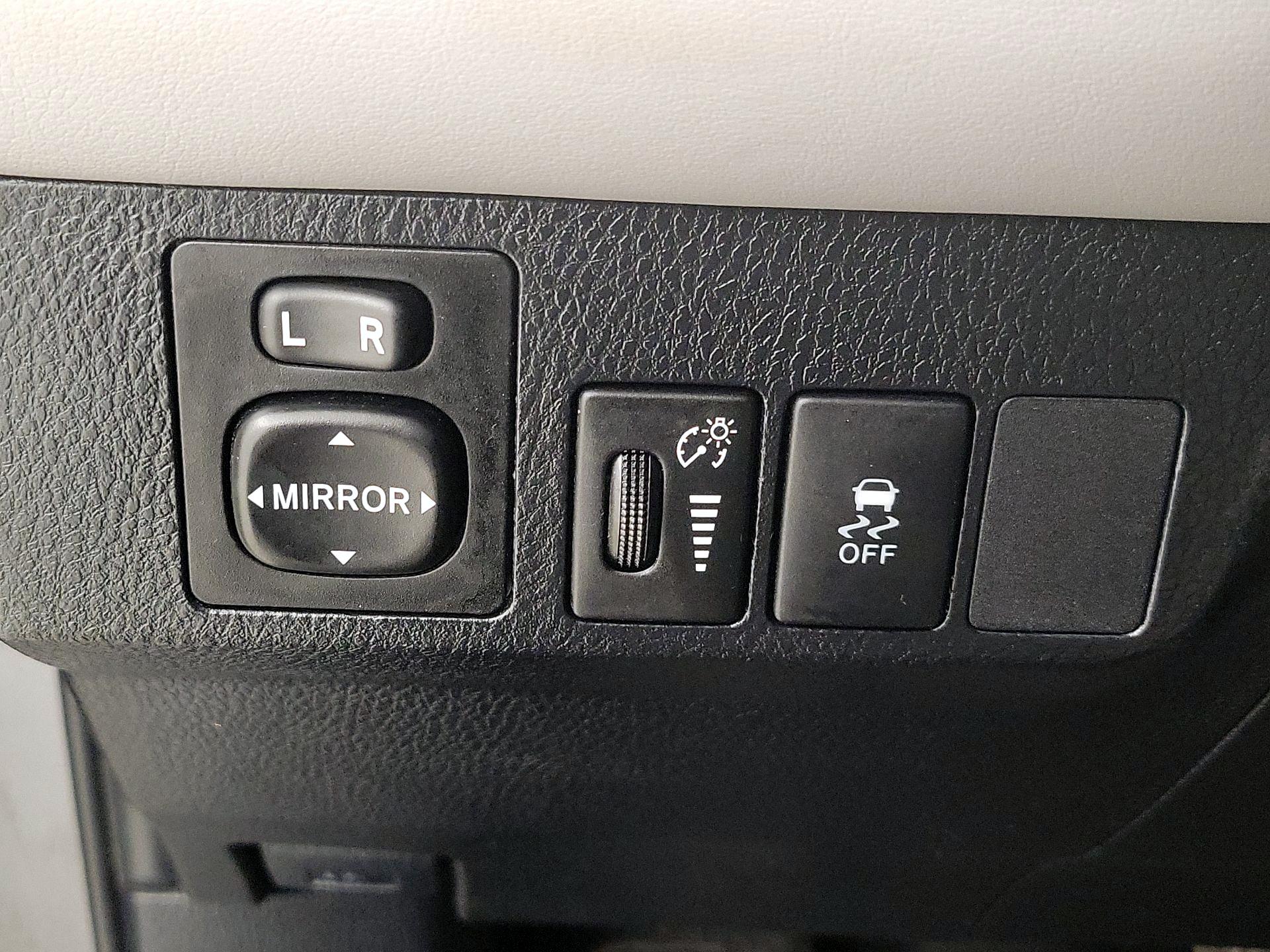 Thumbnail: 2013 Toyota RAV4 - 13