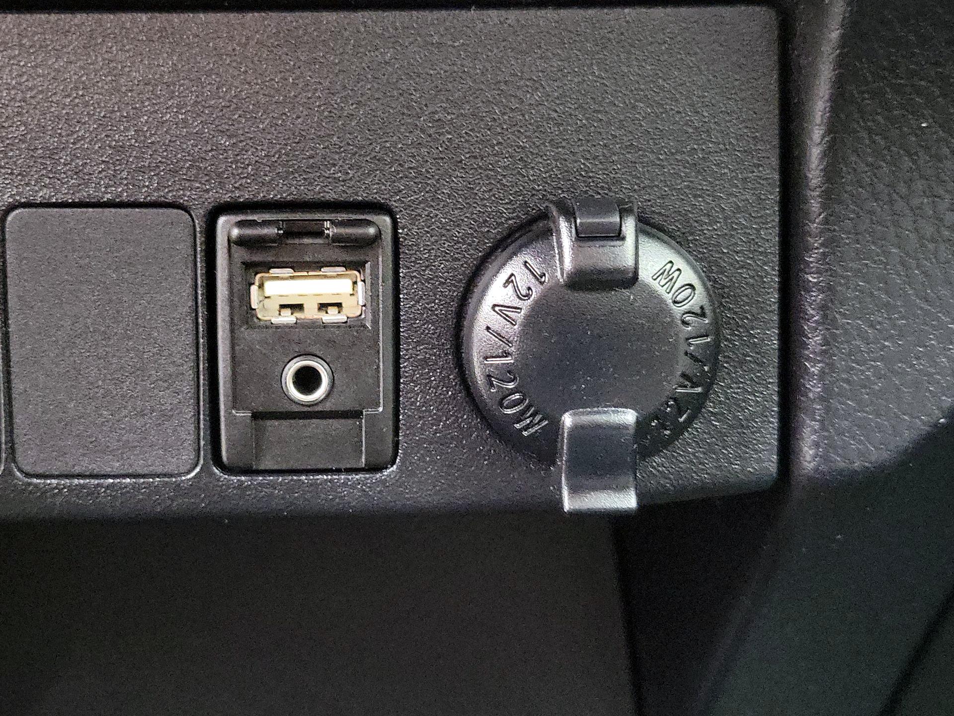 Thumbnail: 2013 Toyota RAV4 - 19