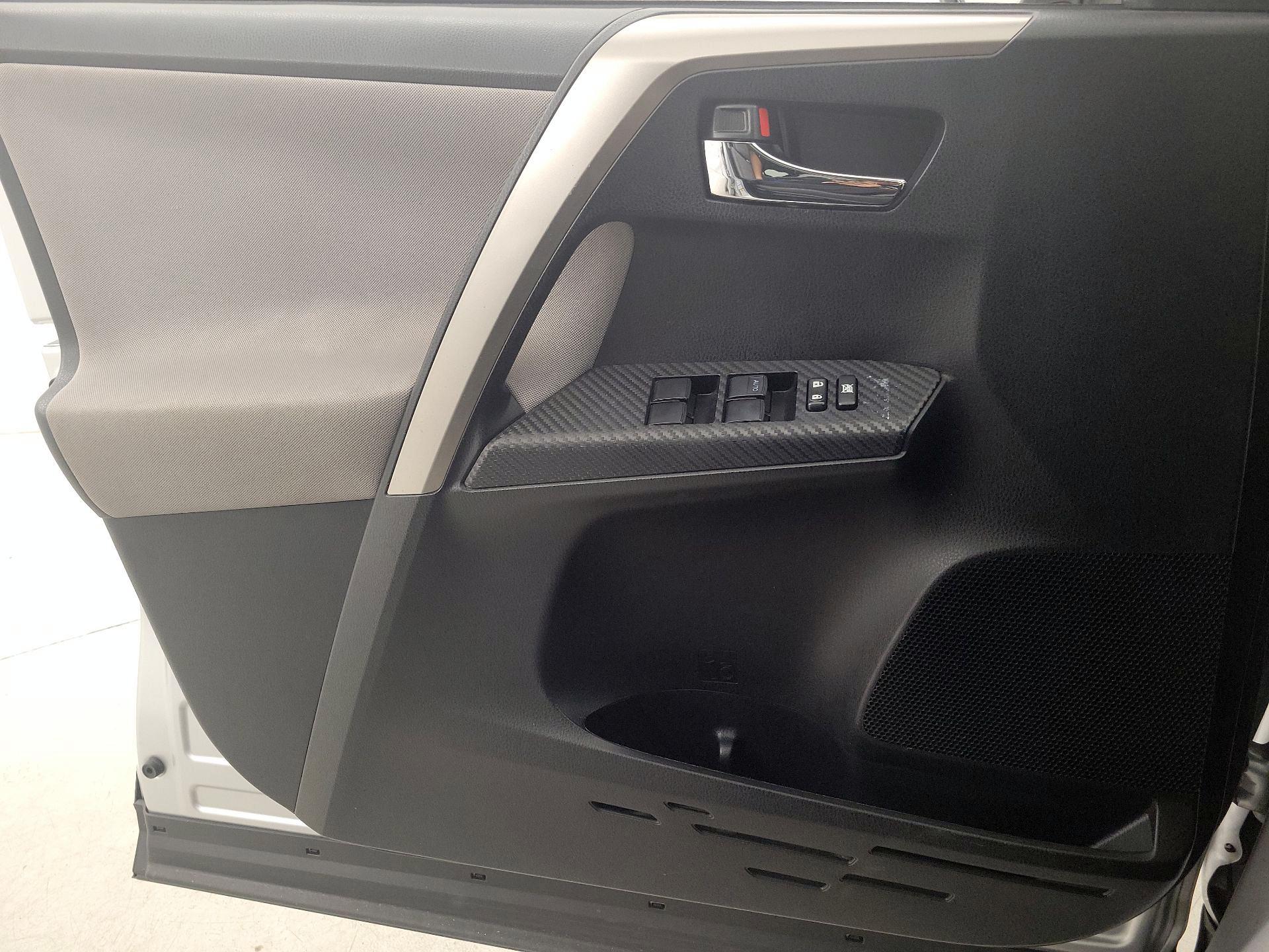 Thumbnail: 2015 Toyota RAV4 - 12