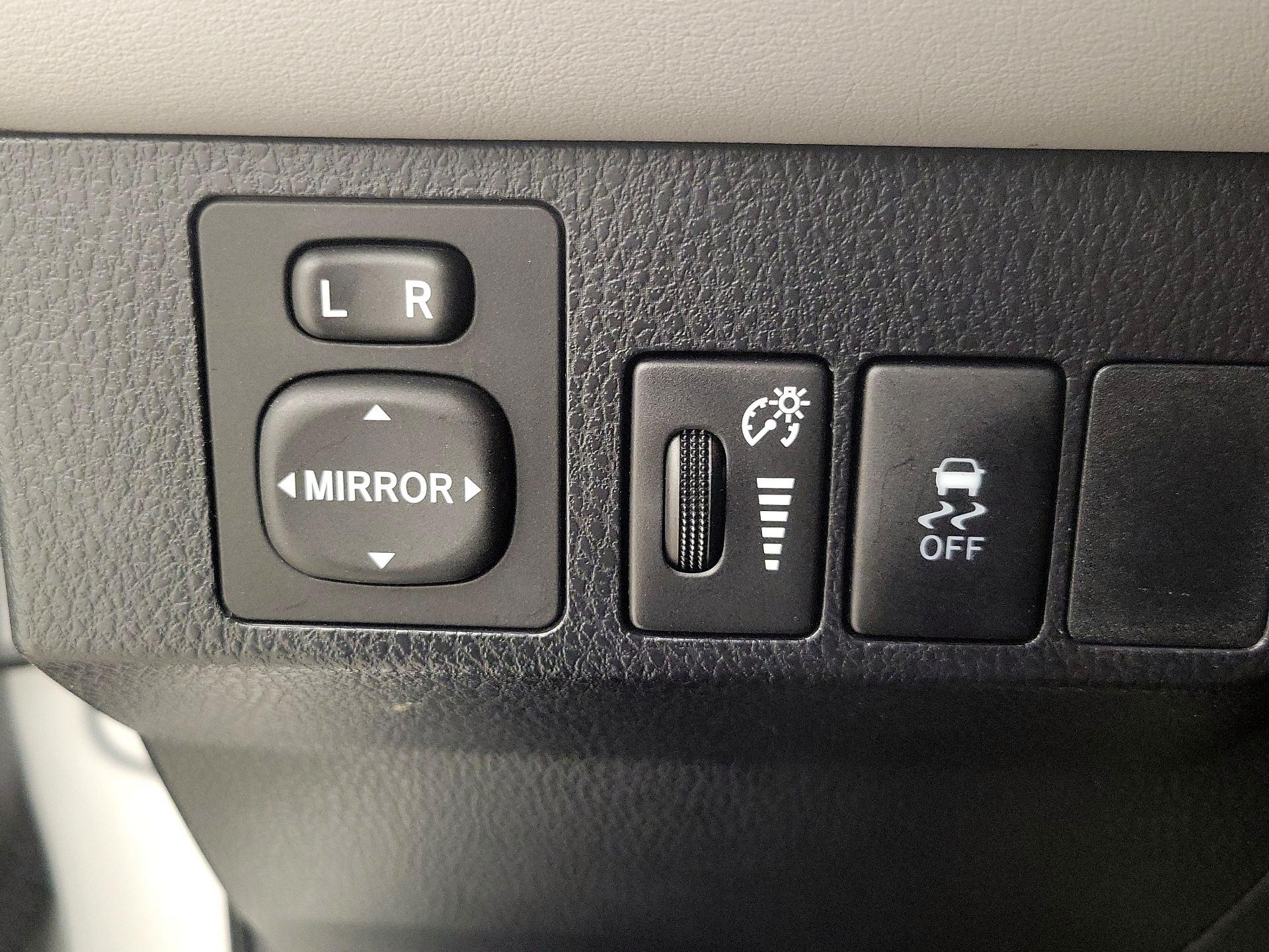 Thumbnail: 2015 Toyota RAV4 - 13