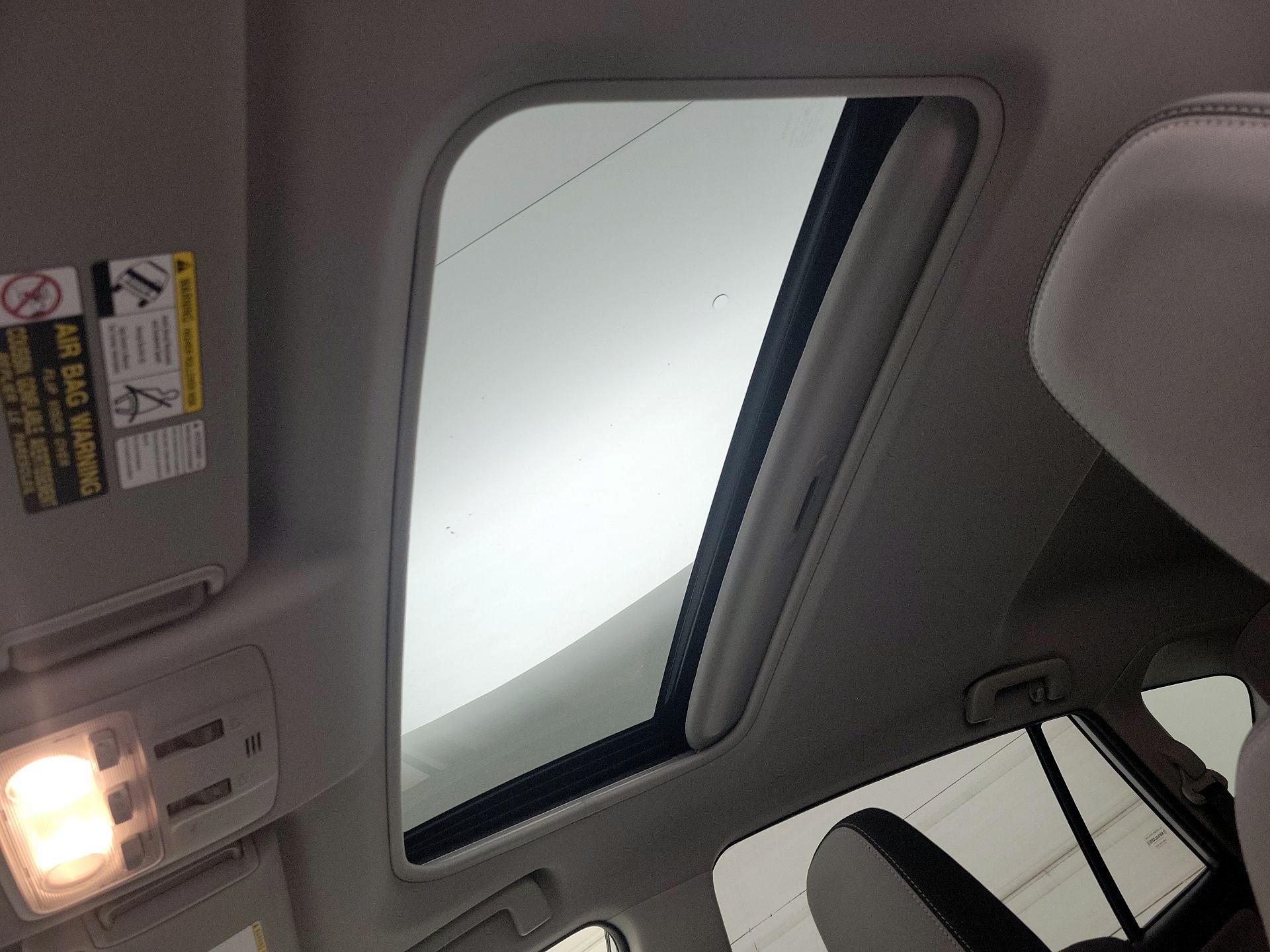 Thumbnail: 2015 Toyota RAV4 - 19