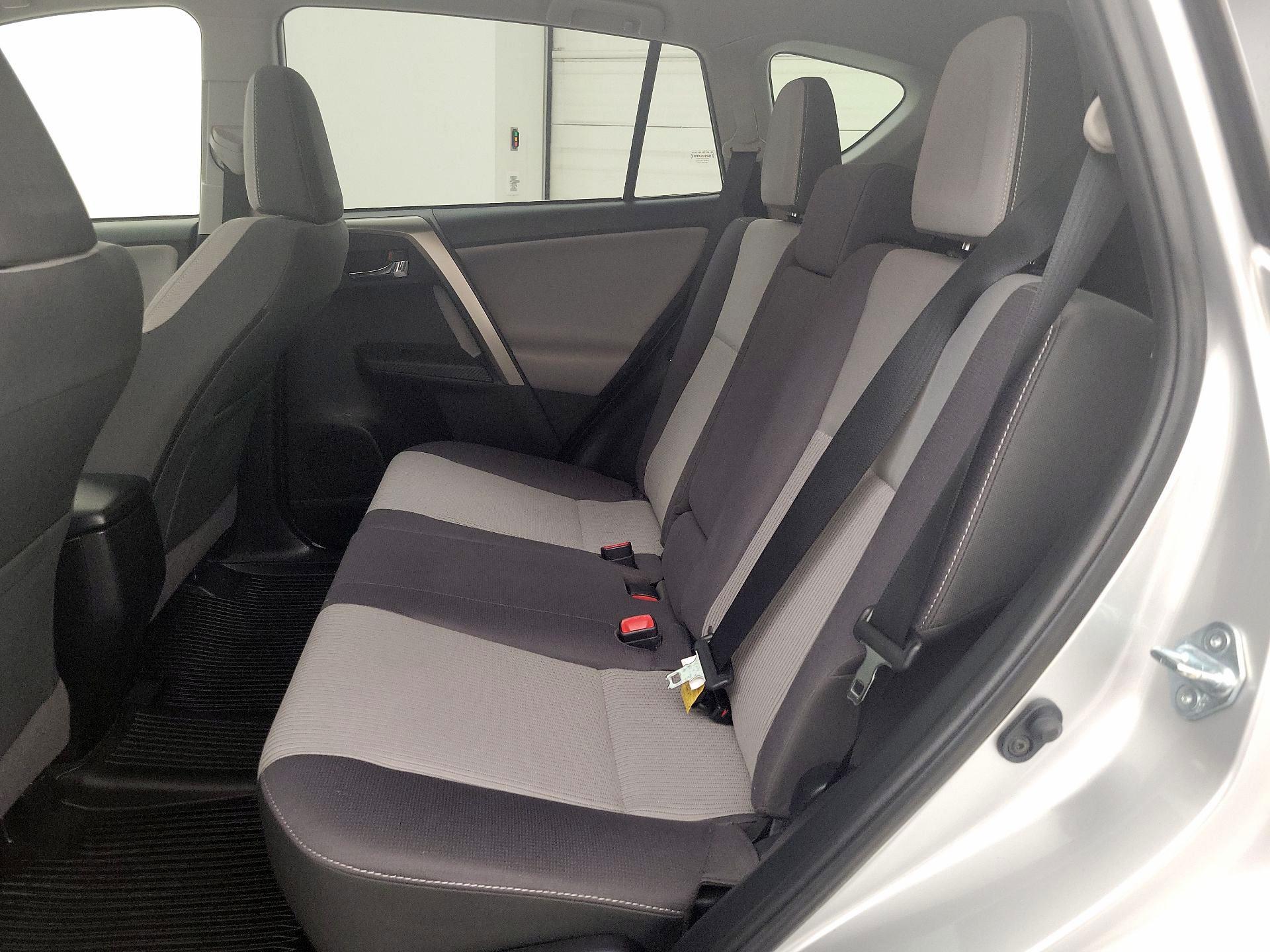 Thumbnail: 2015 Toyota RAV4 - 20