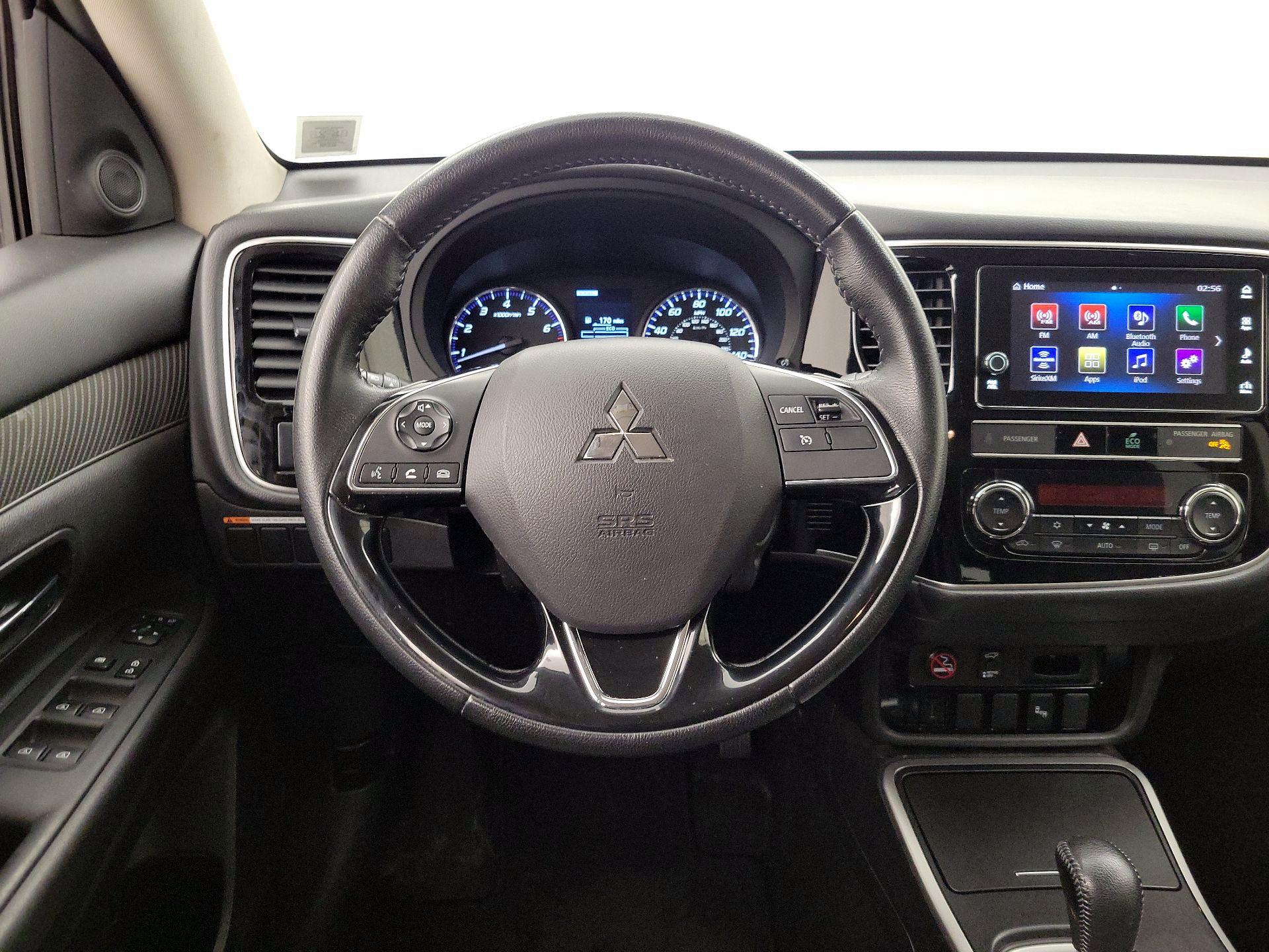 Thumbnail: 2019 Mitsubishi Outlander - 10