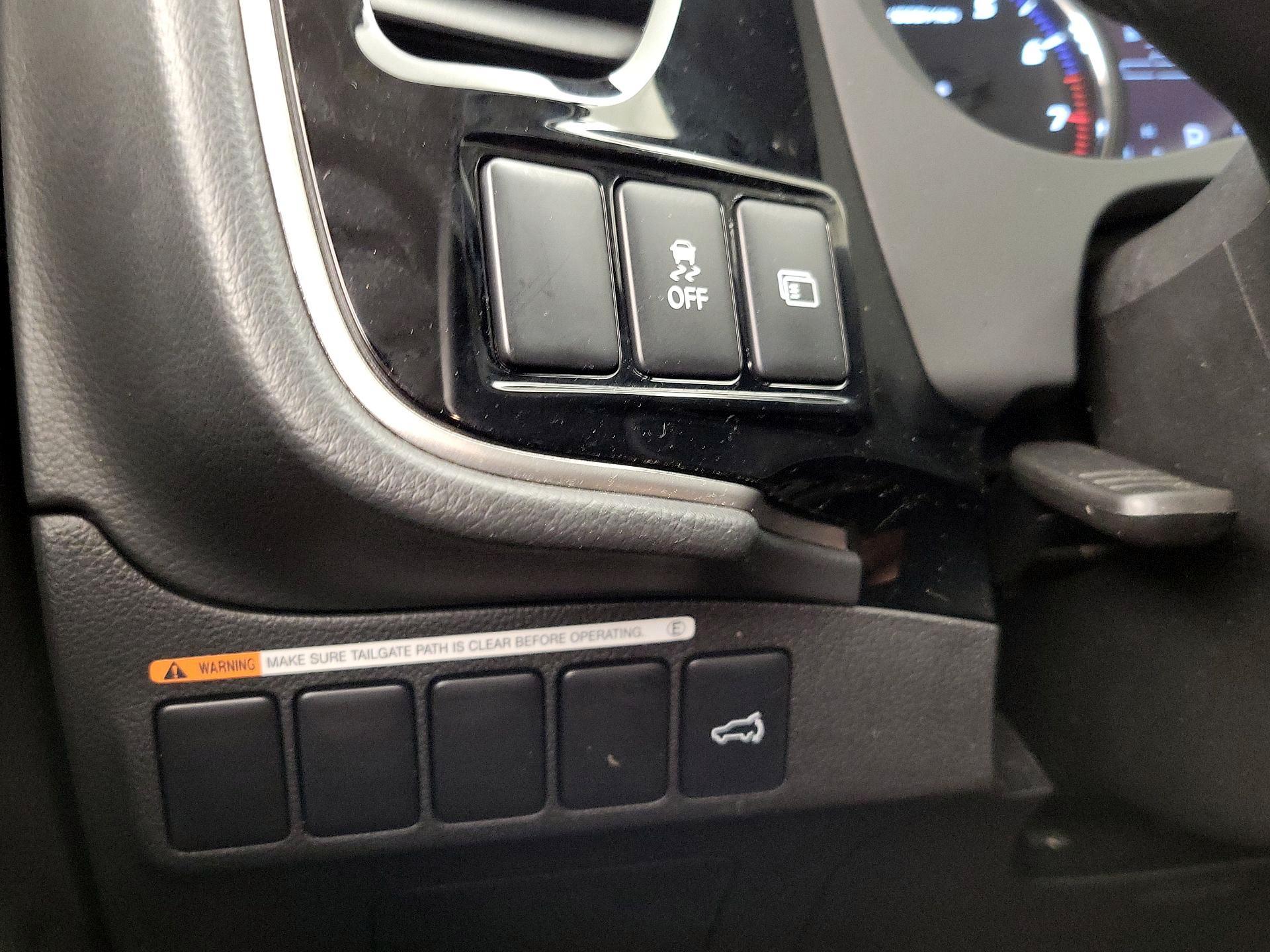 Thumbnail: 2019 Mitsubishi Outlander - 13