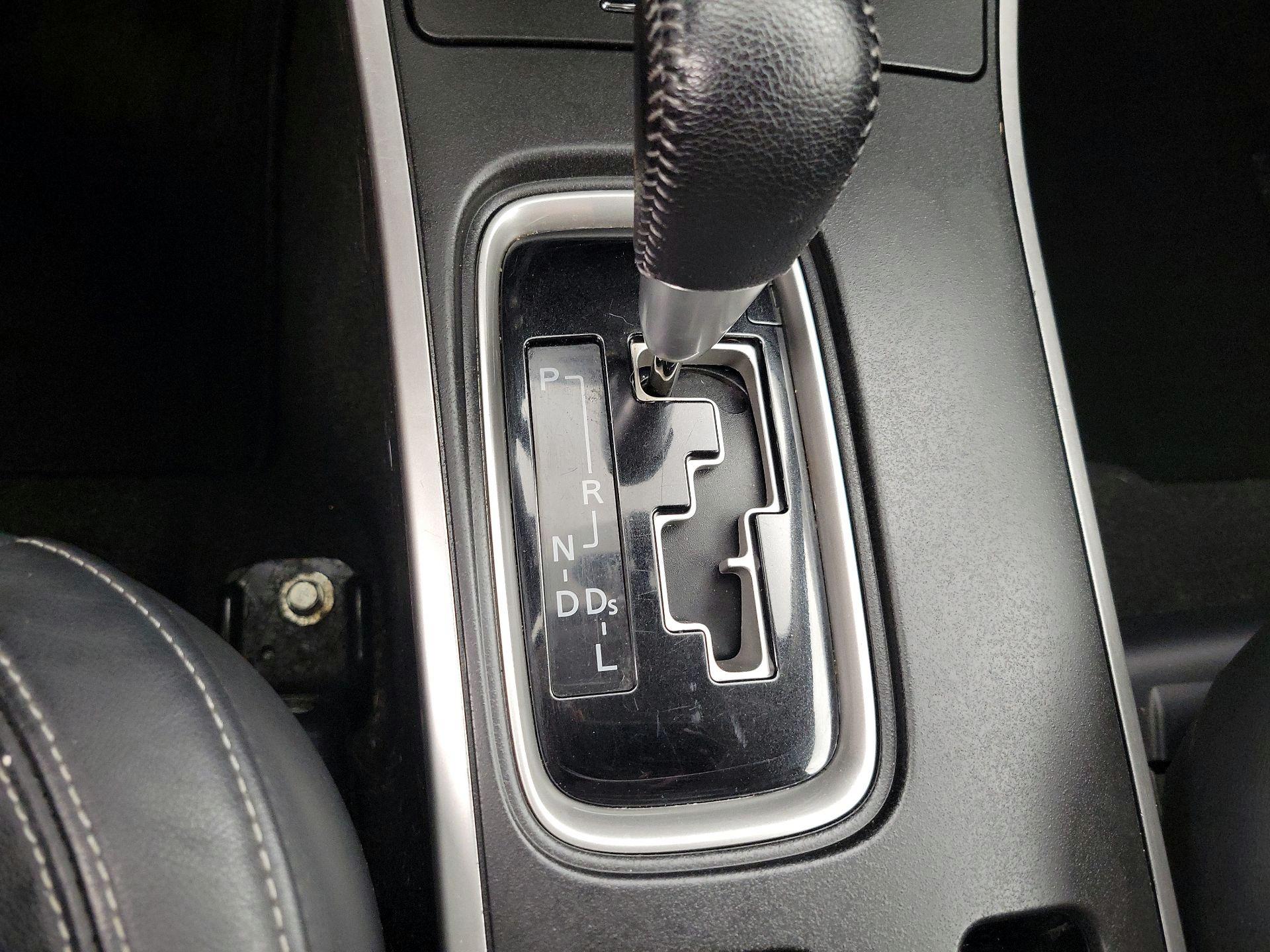 Thumbnail: 2019 Mitsubishi Outlander - 17