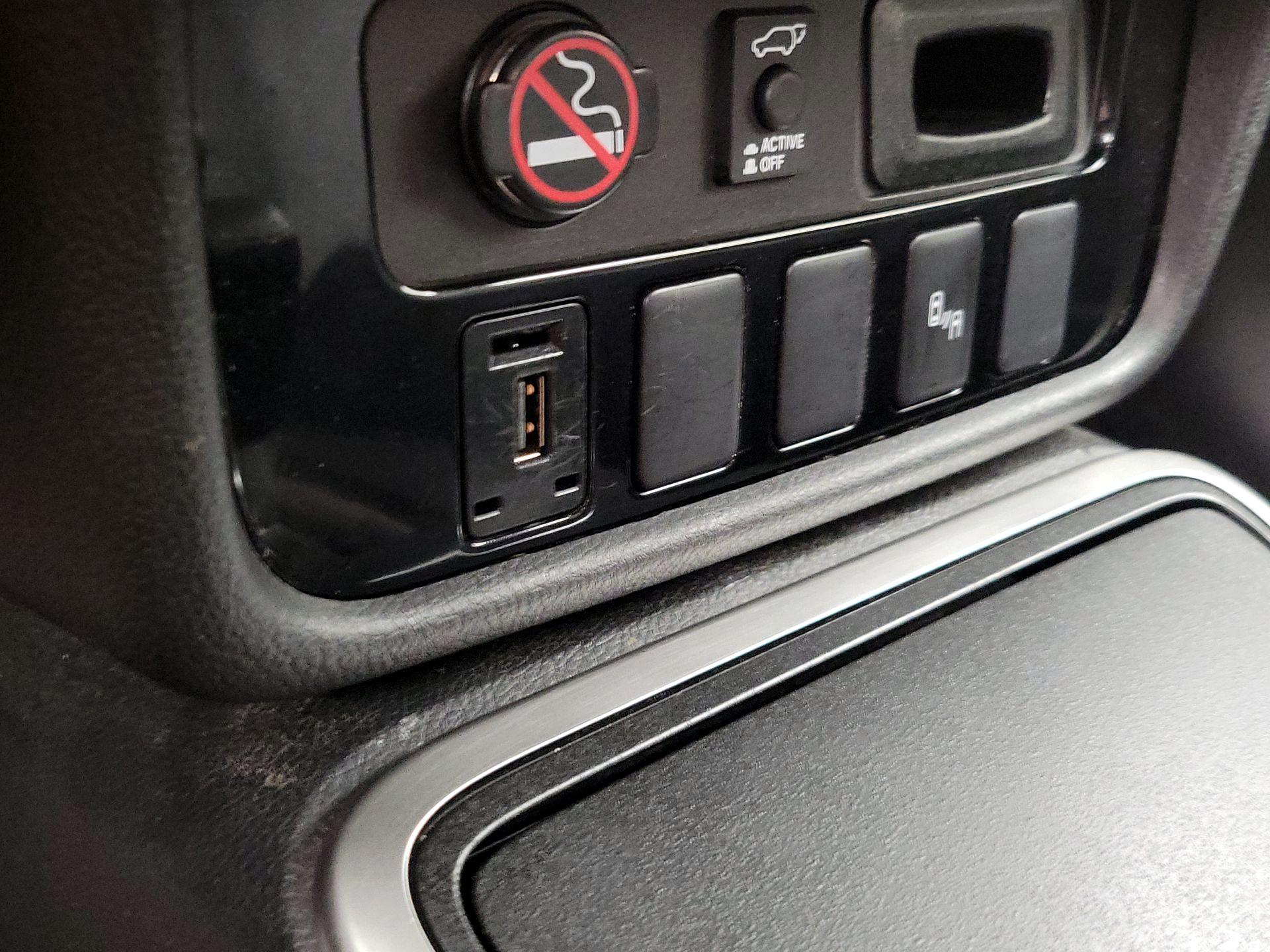 Thumbnail: 2019 Mitsubishi Outlander - 18