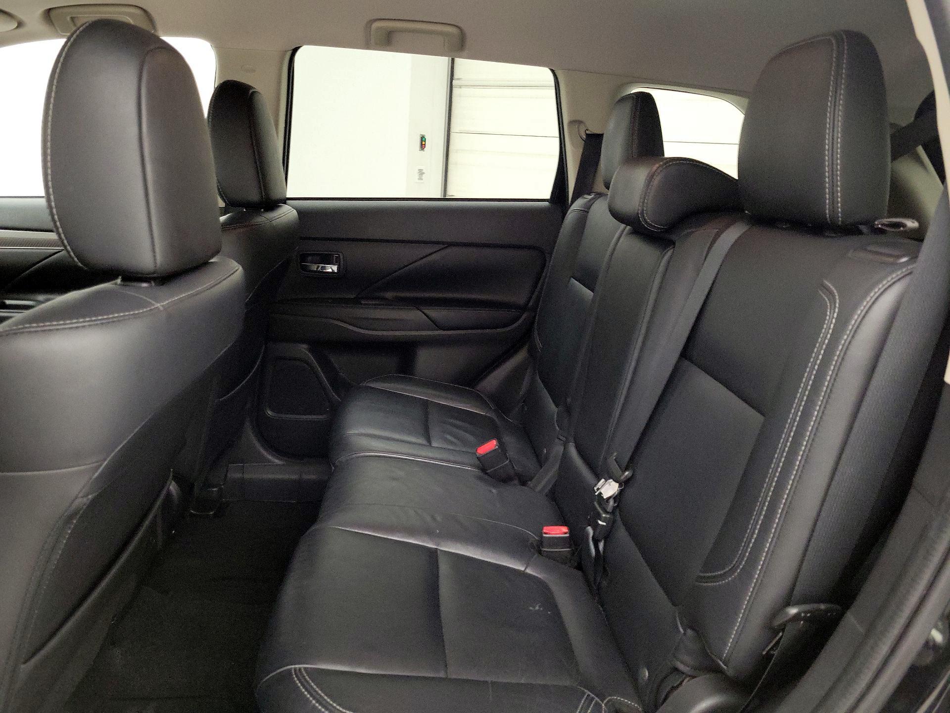Thumbnail: 2019 Mitsubishi Outlander - 19