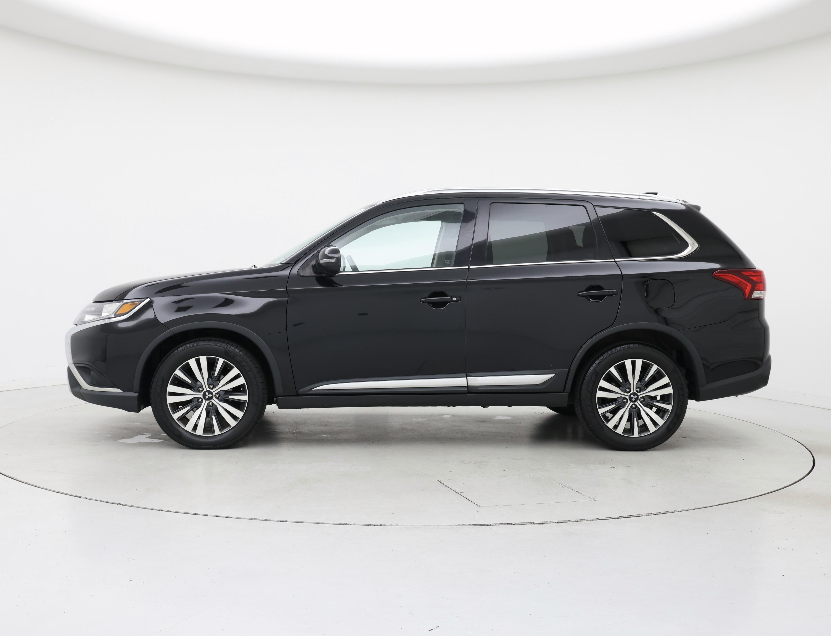 Thumbnail: 2019 Mitsubishi Outlander - 3