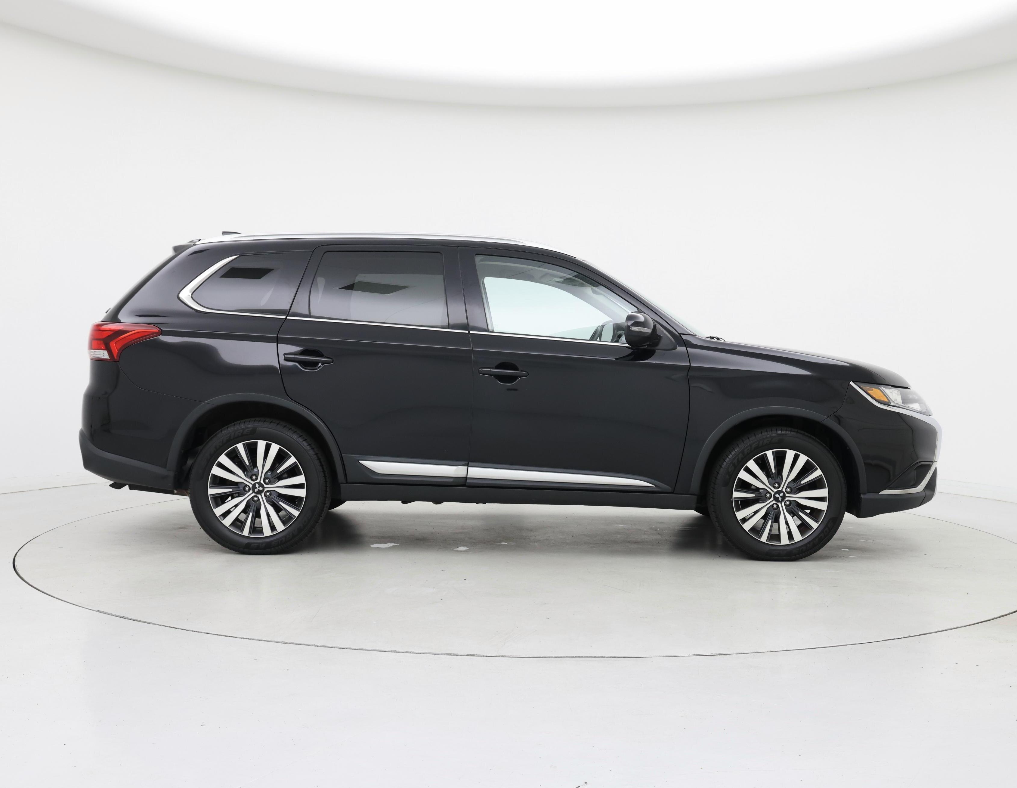 Thumbnail: 2019 Mitsubishi Outlander - 7