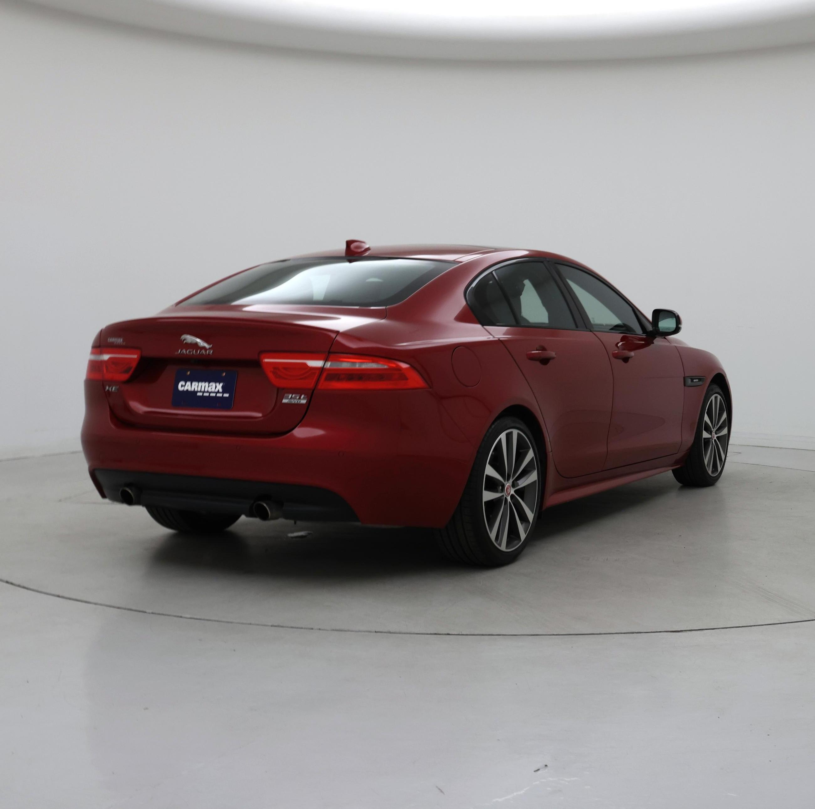 Thumbnail: 2017 Jaguar XE - 8
