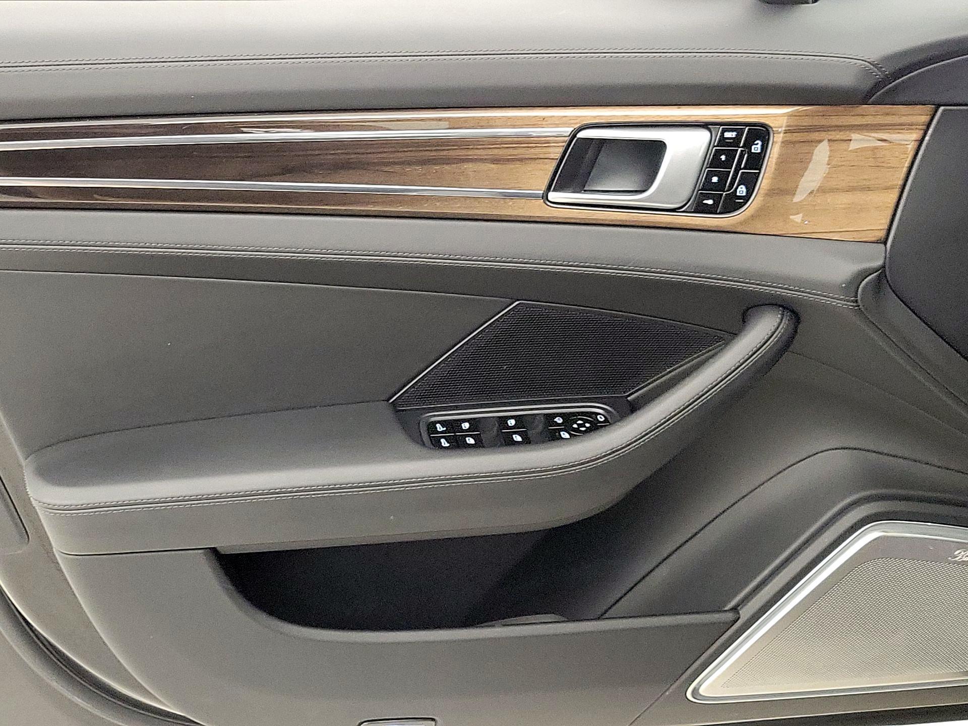 Thumbnail: 2020 Porsche Panamera - 12