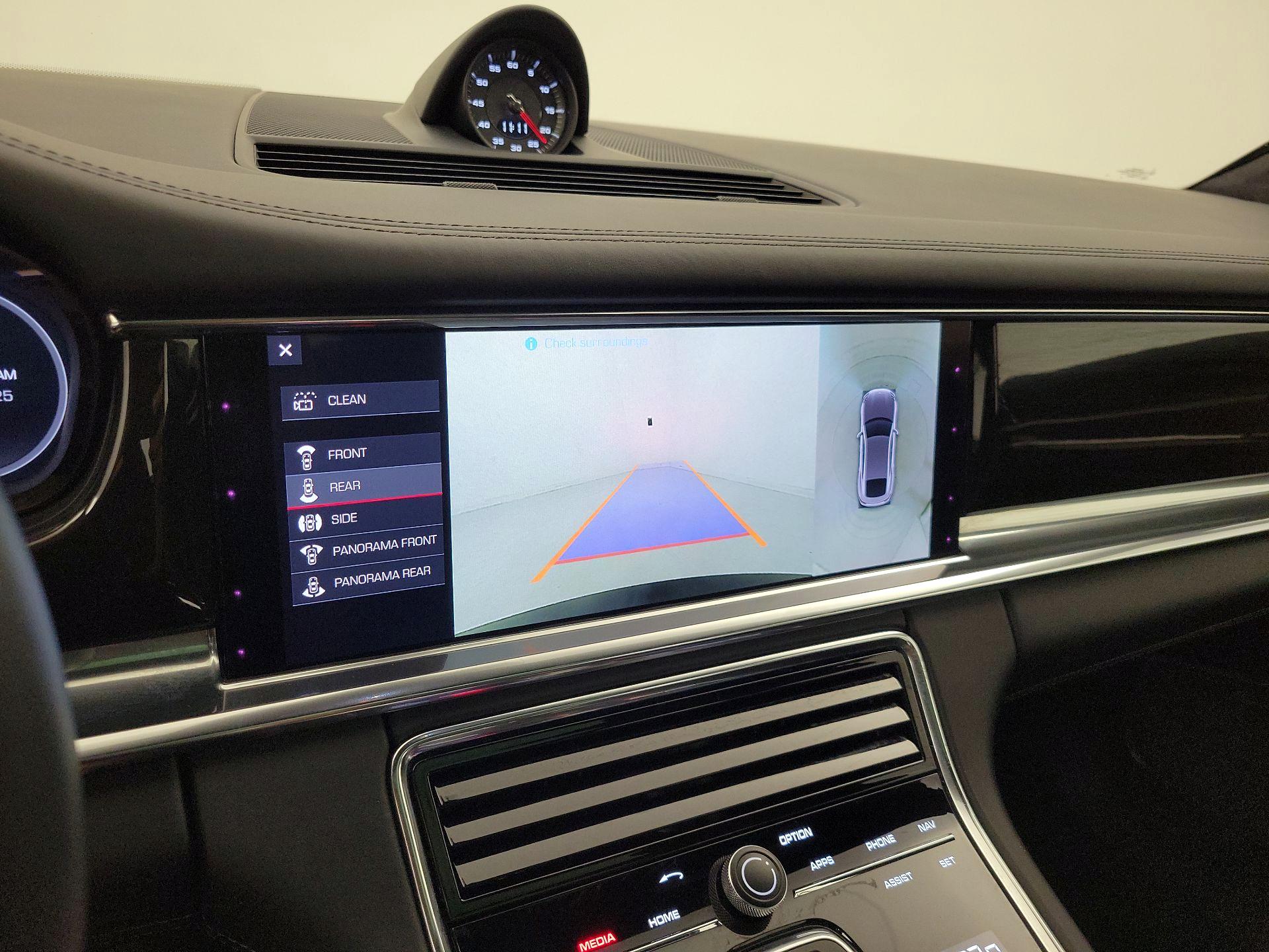 Thumbnail: 2020 Porsche Panamera - 15