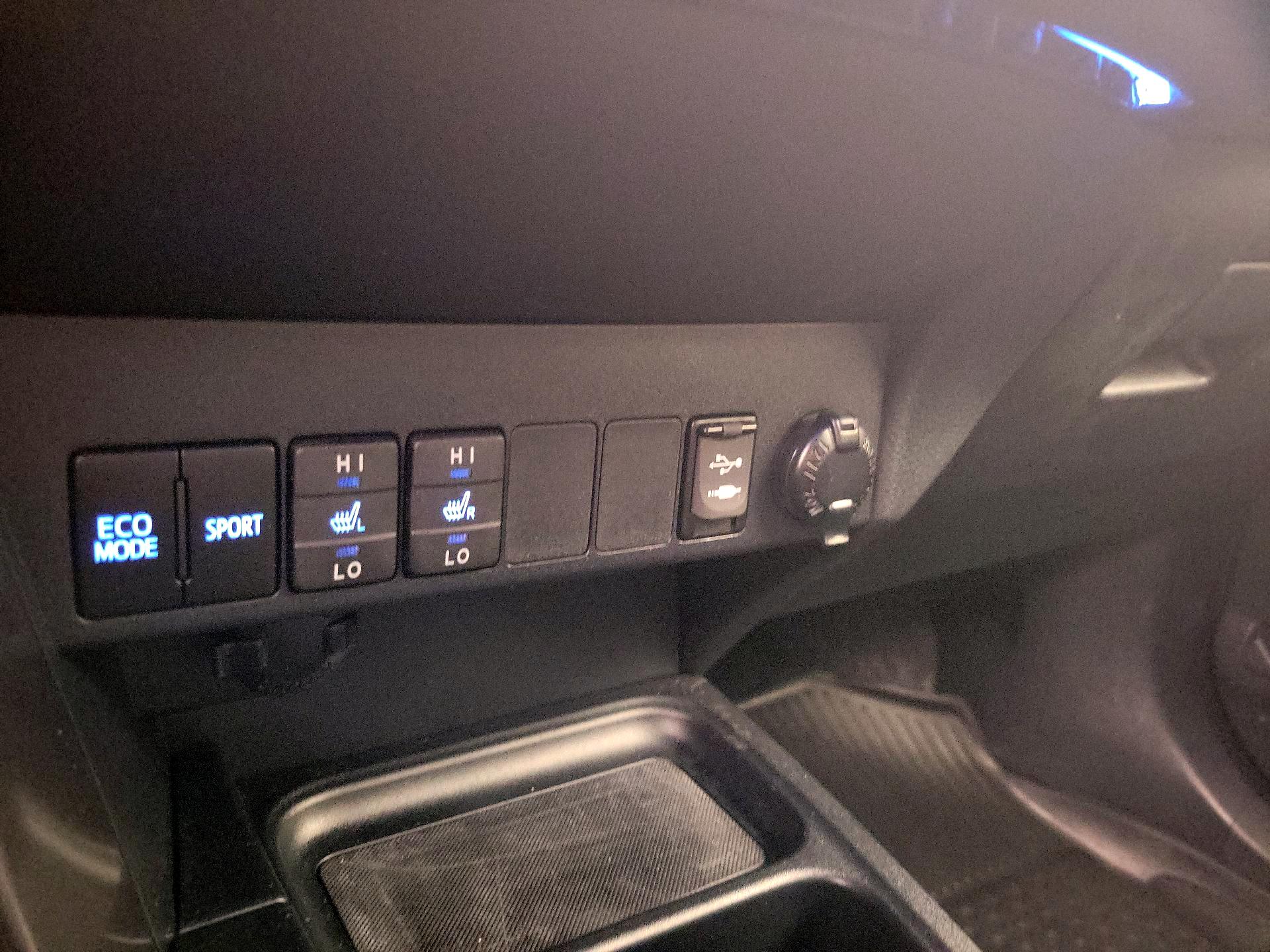 Thumbnail: 2018 Toyota RAV4 - 18