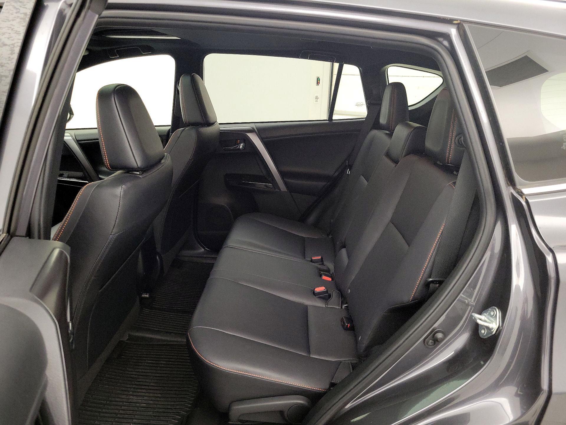 Thumbnail: 2018 Toyota RAV4 - 20