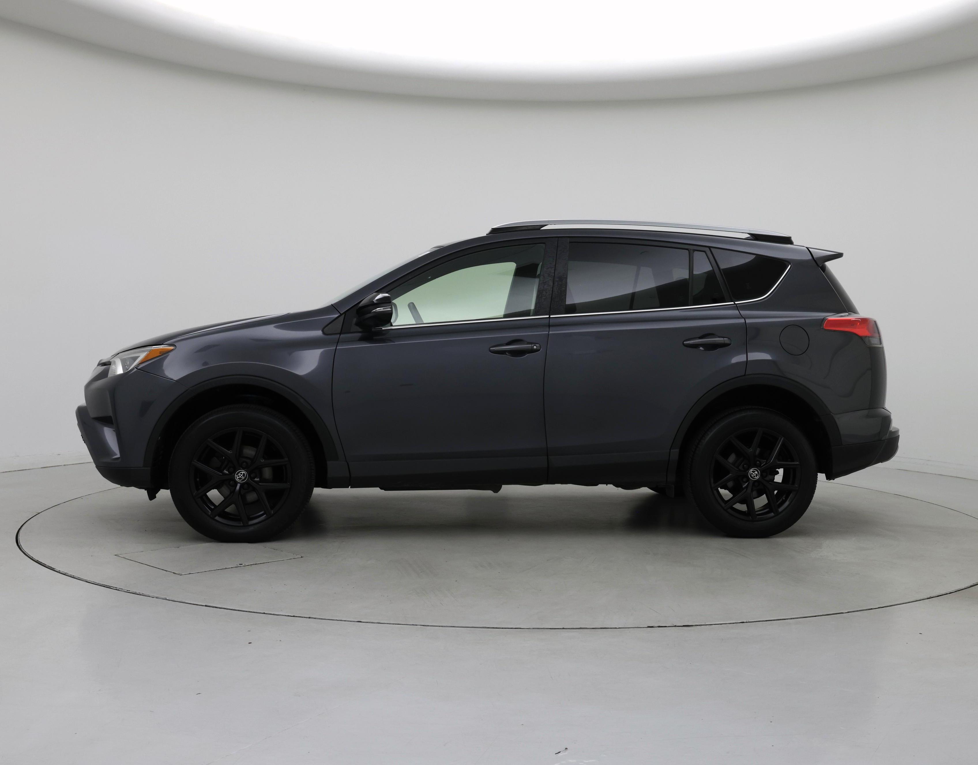 Thumbnail: 2018 Toyota RAV4 - 3