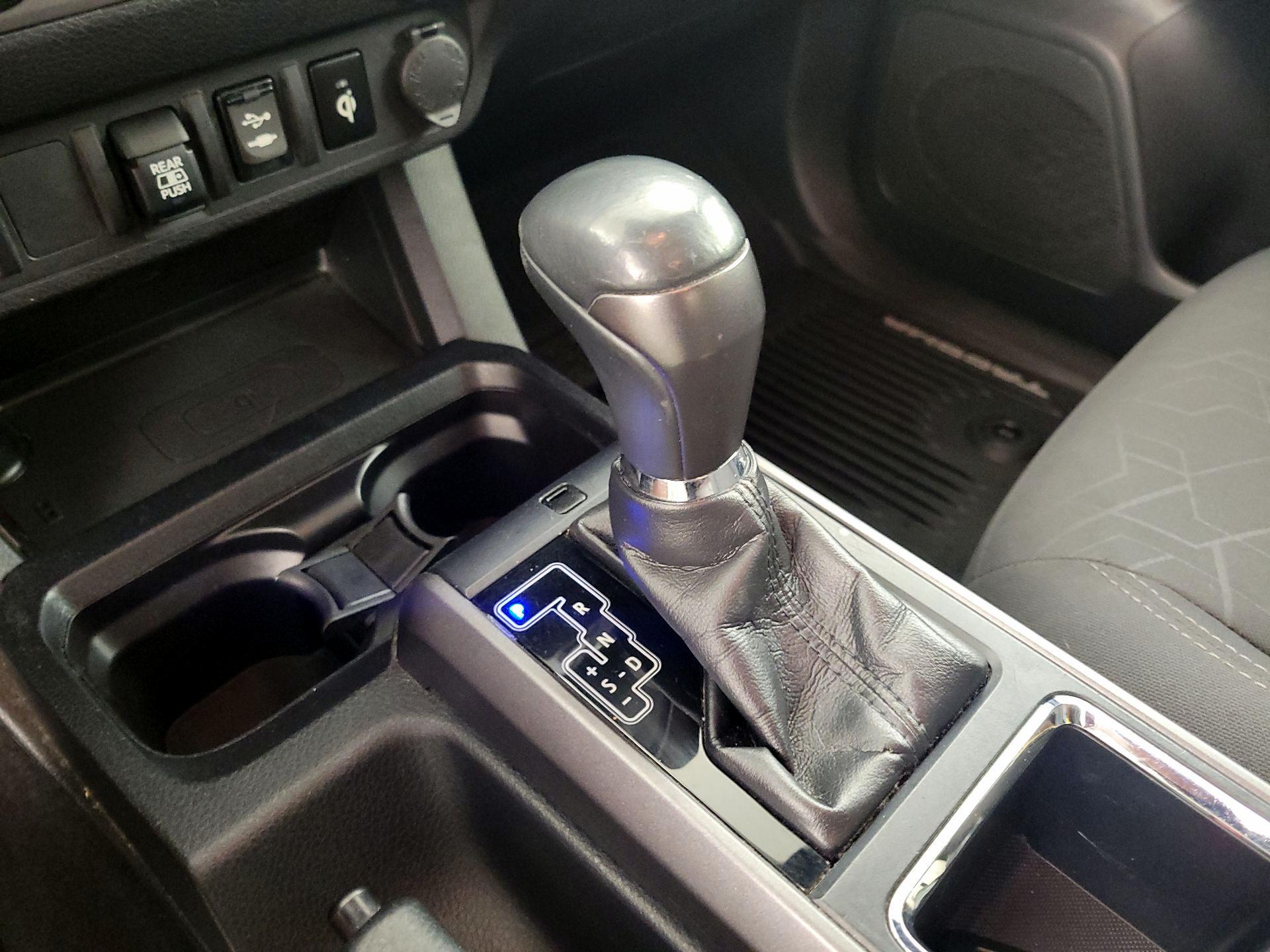 Thumbnail: 2019 Toyota Tacoma - 18