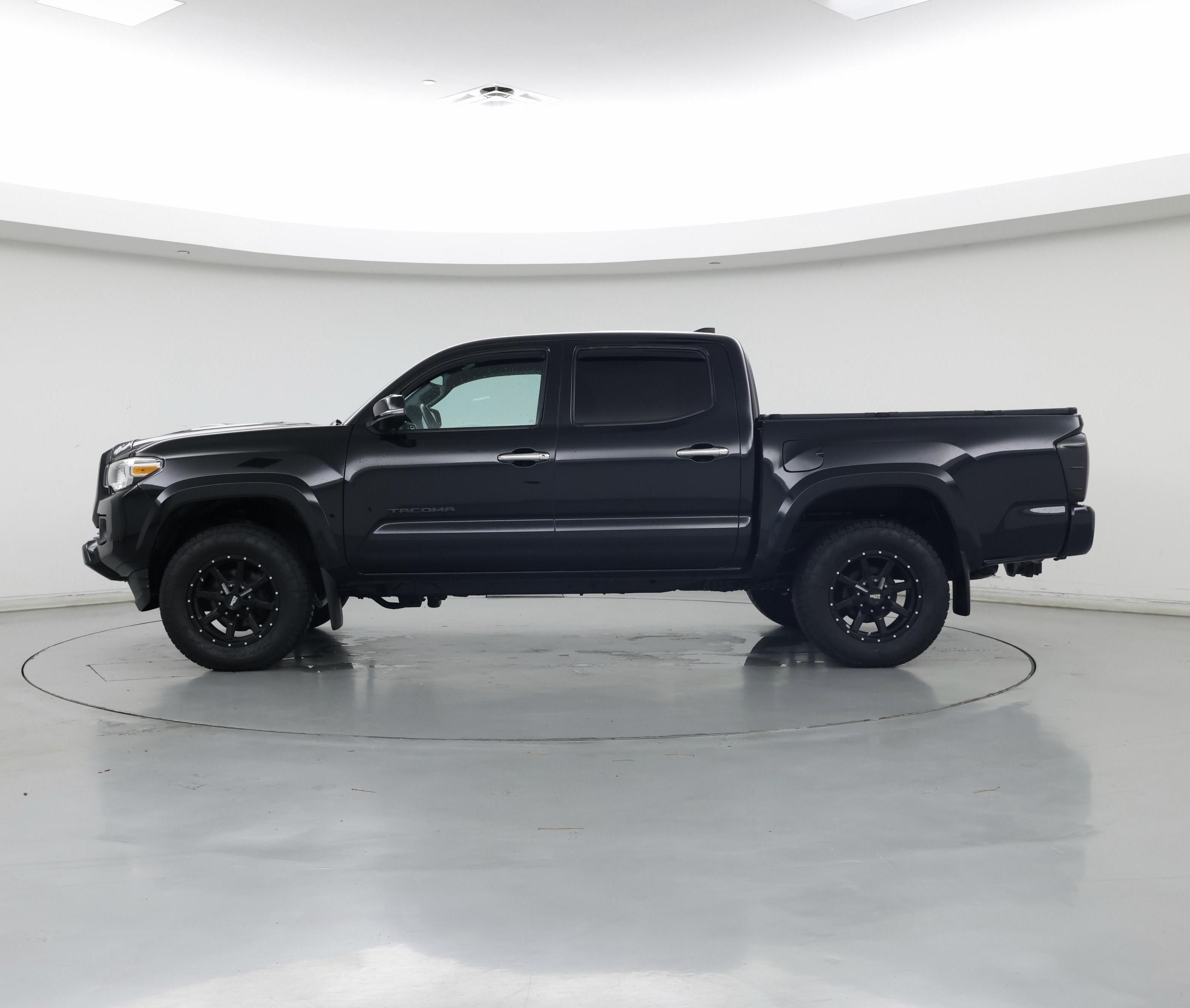 Thumbnail: 2019 Toyota Tacoma - 3