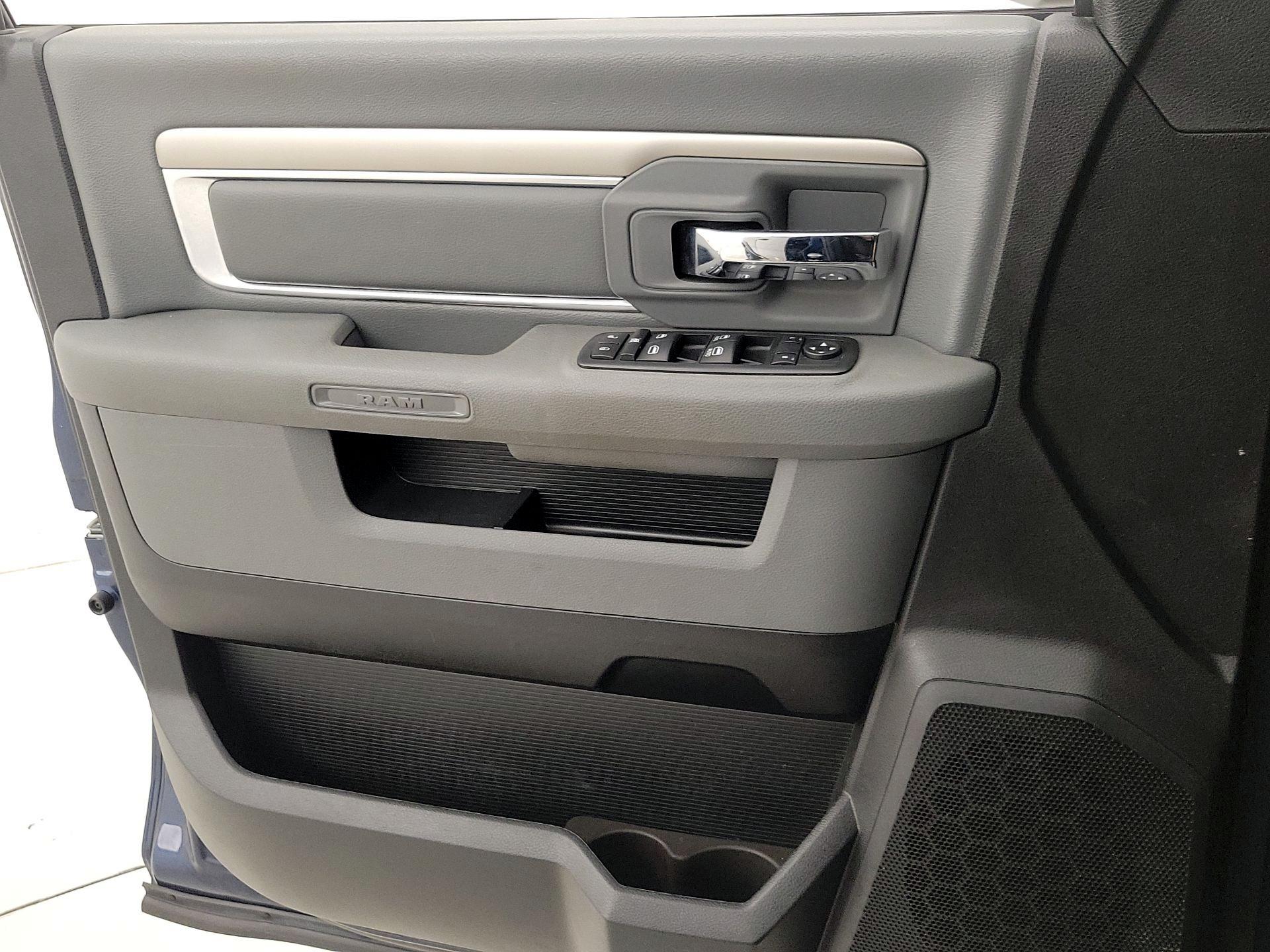 Thumbnail: 2019 RAM 1500 Classic - 12