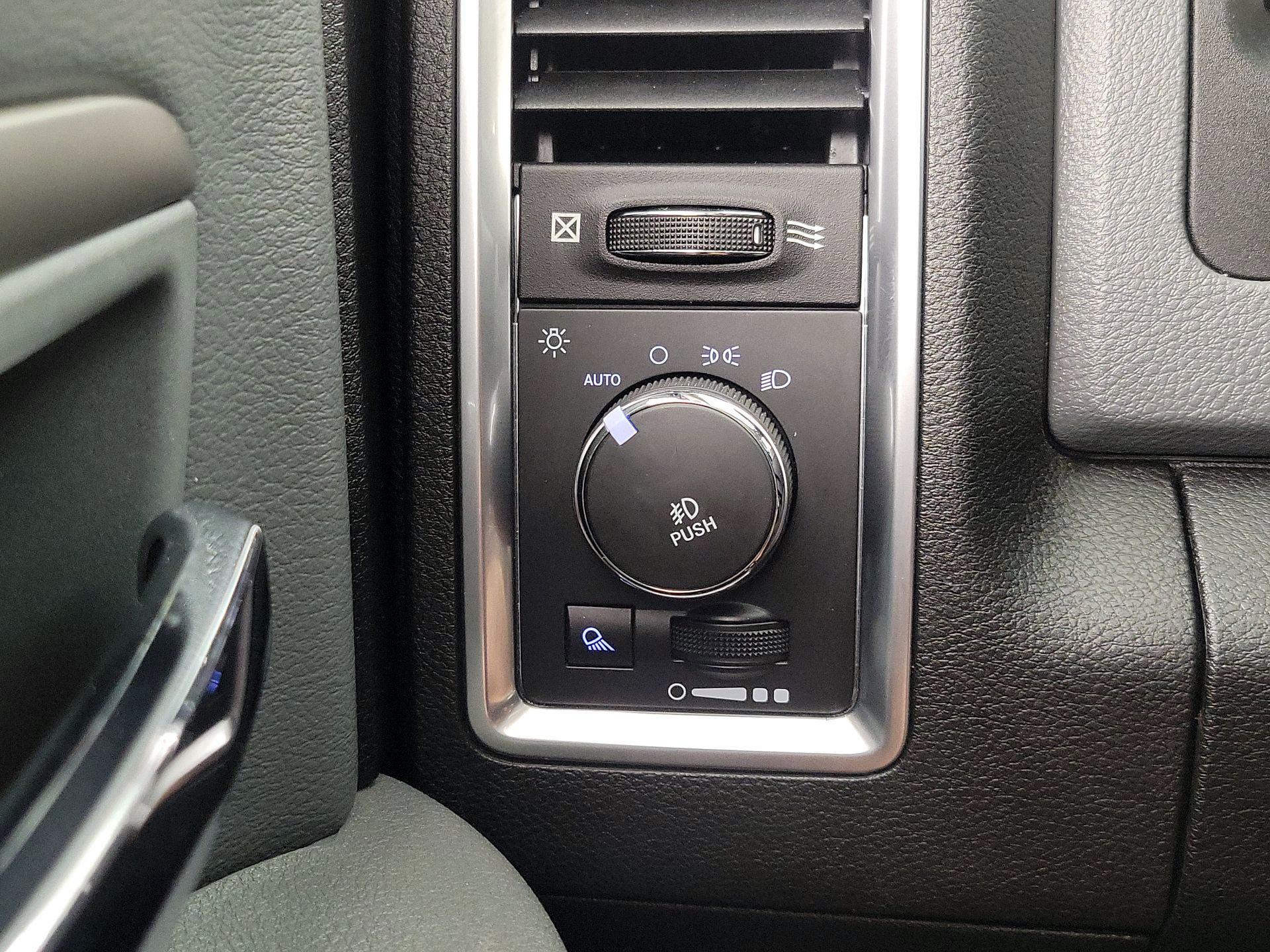 Thumbnail: 2019 RAM 1500 Classic - 13