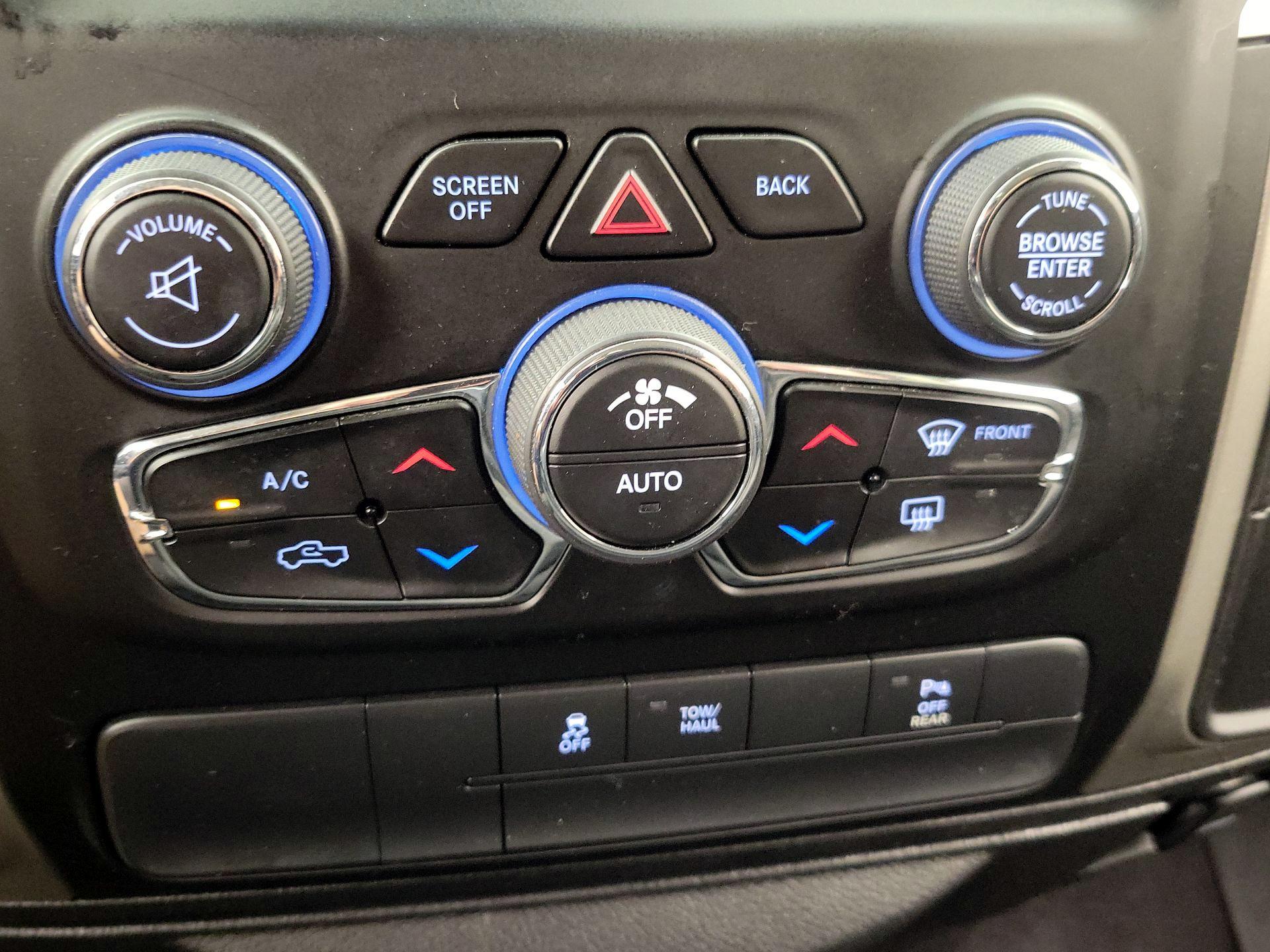 Thumbnail: 2019 RAM 1500 Classic - 16
