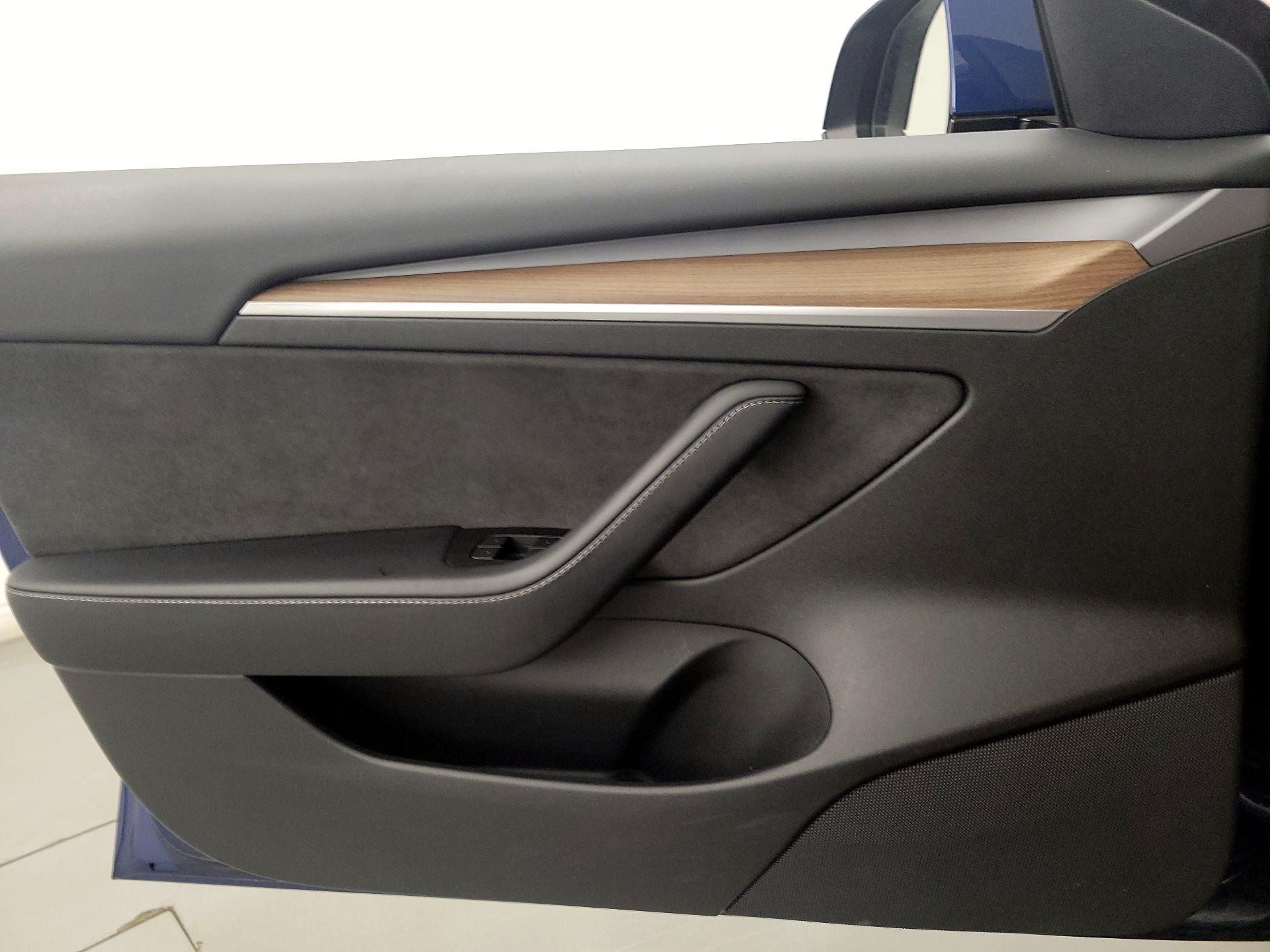 Thumbnail: 2022 Tesla Model 3 - 12