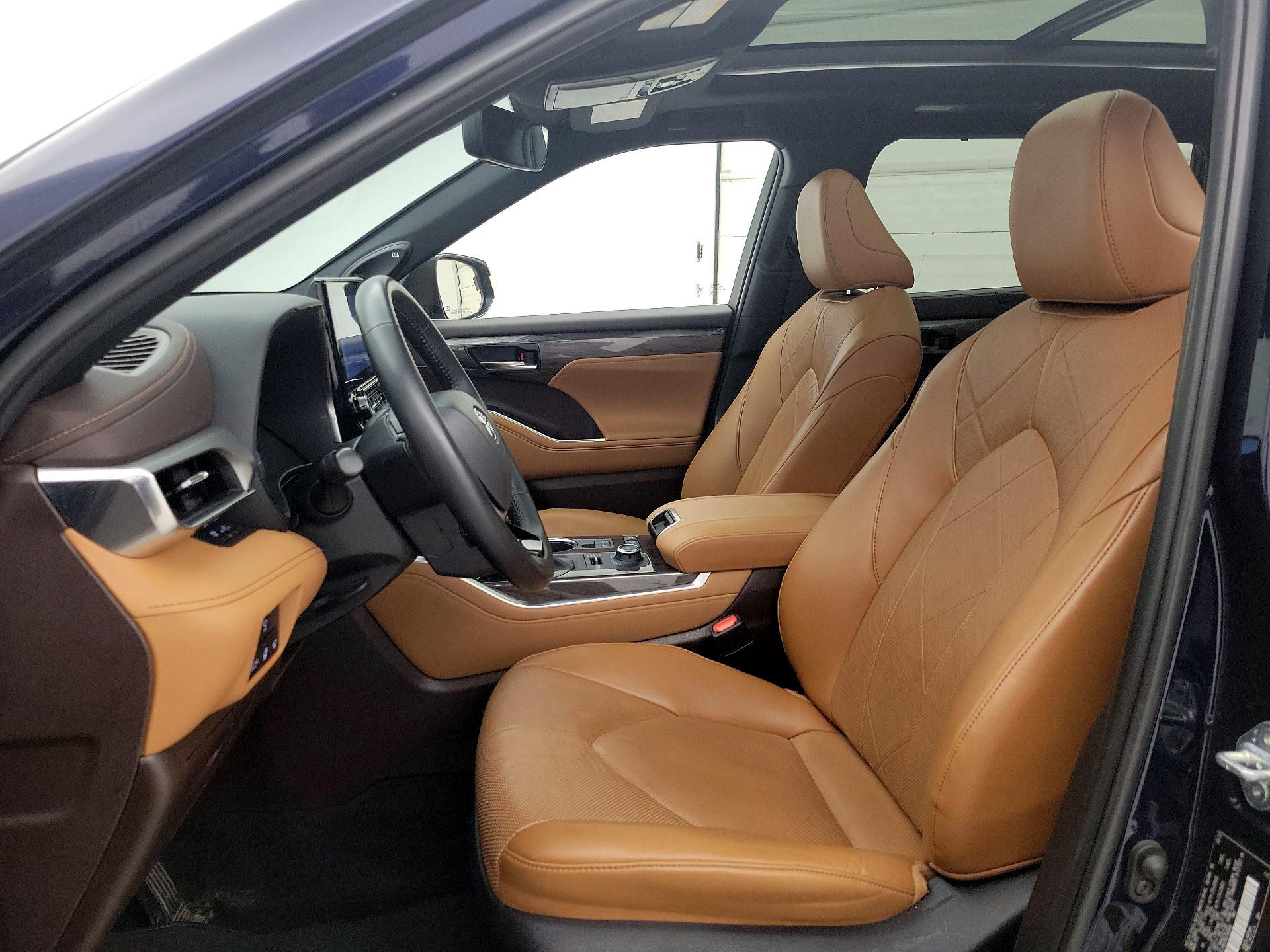 Thumbnail: 2022 Toyota Highlander - 11