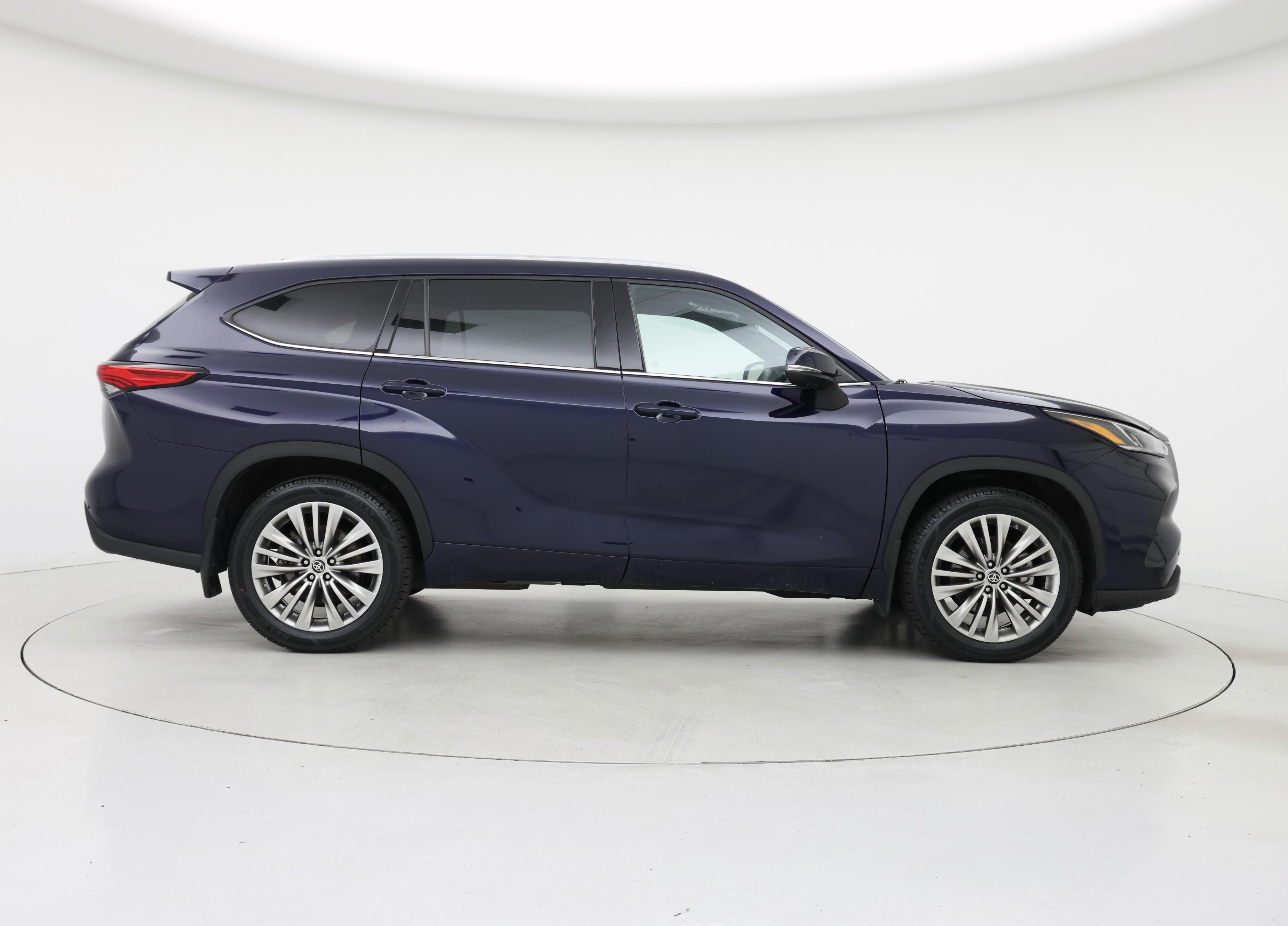 Thumbnail: 2022 Toyota Highlander - 7