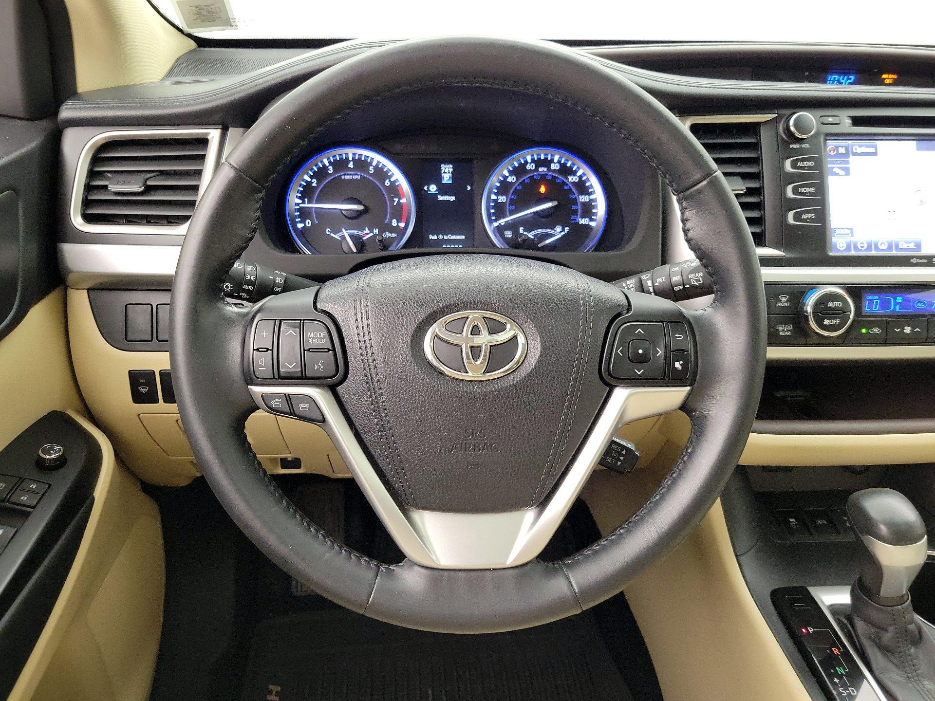 Thumbnail: 2015 Toyota Highlander - 10