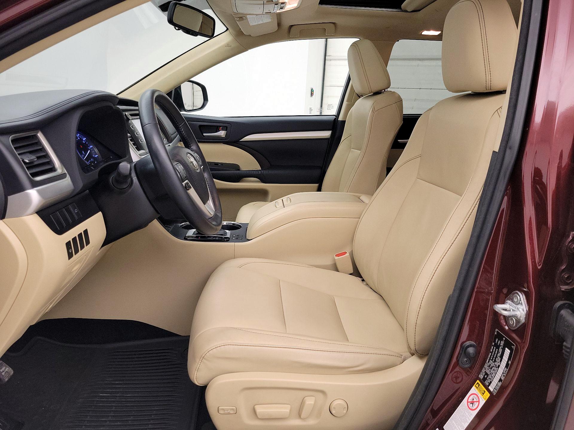Thumbnail: 2015 Toyota Highlander - 11