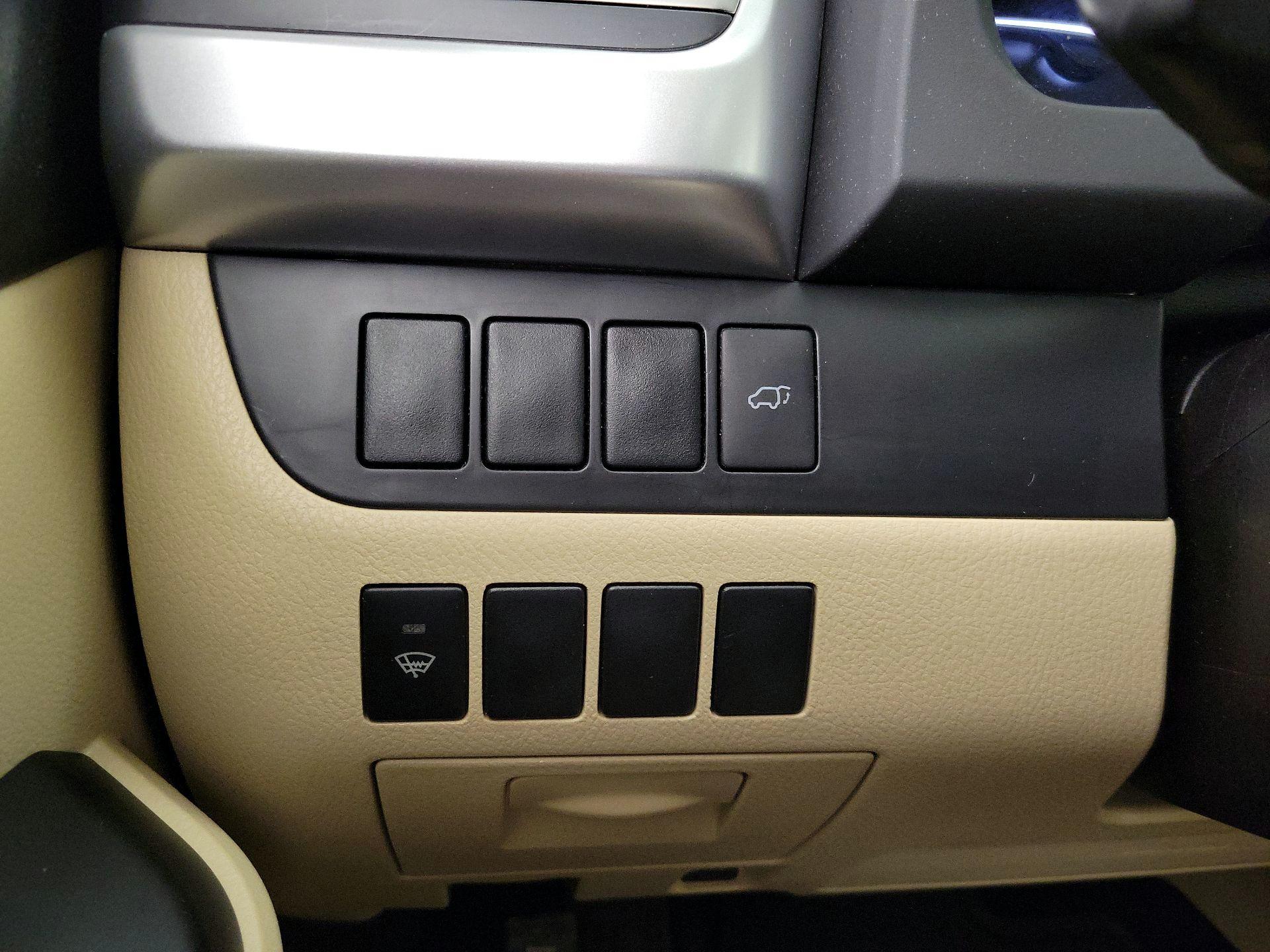 Thumbnail: 2015 Toyota Highlander - 13
