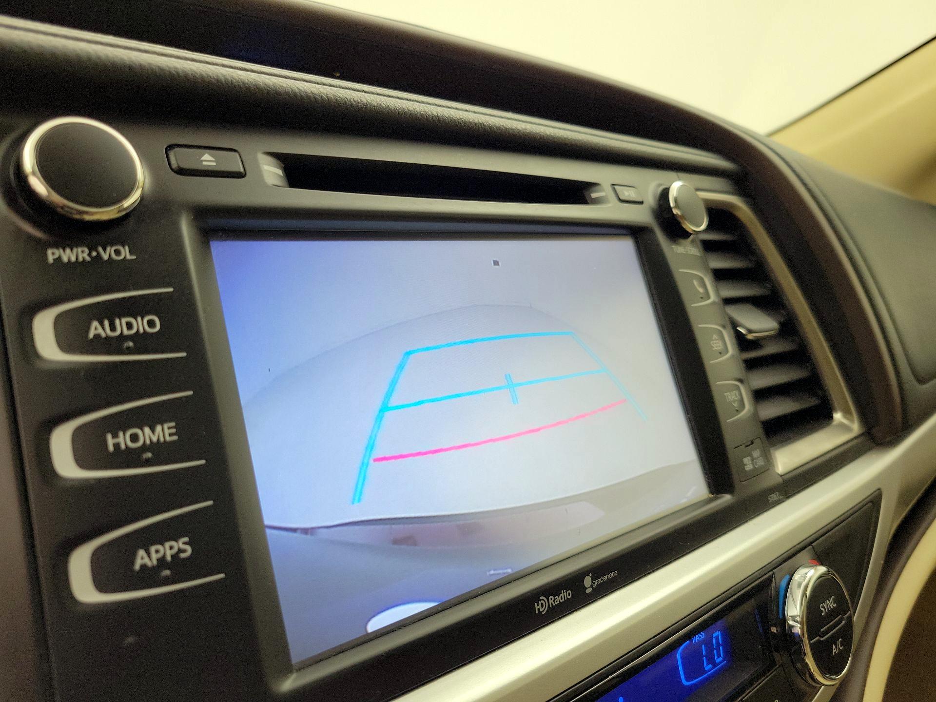 Thumbnail: 2015 Toyota Highlander - 15