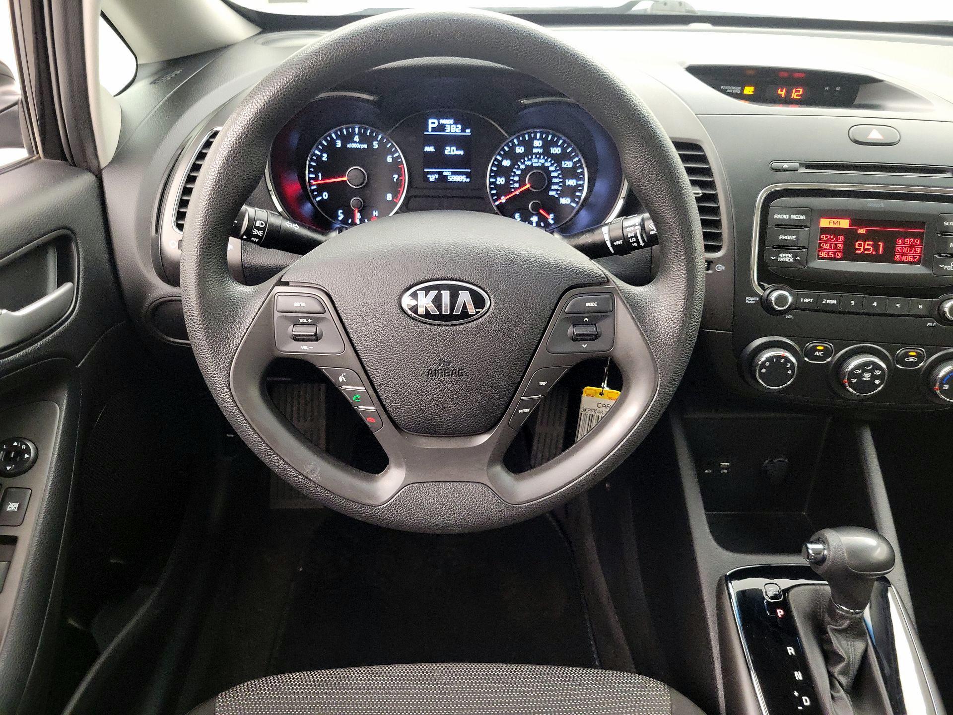 Thumbnail: 2017 Kia Forte - 10