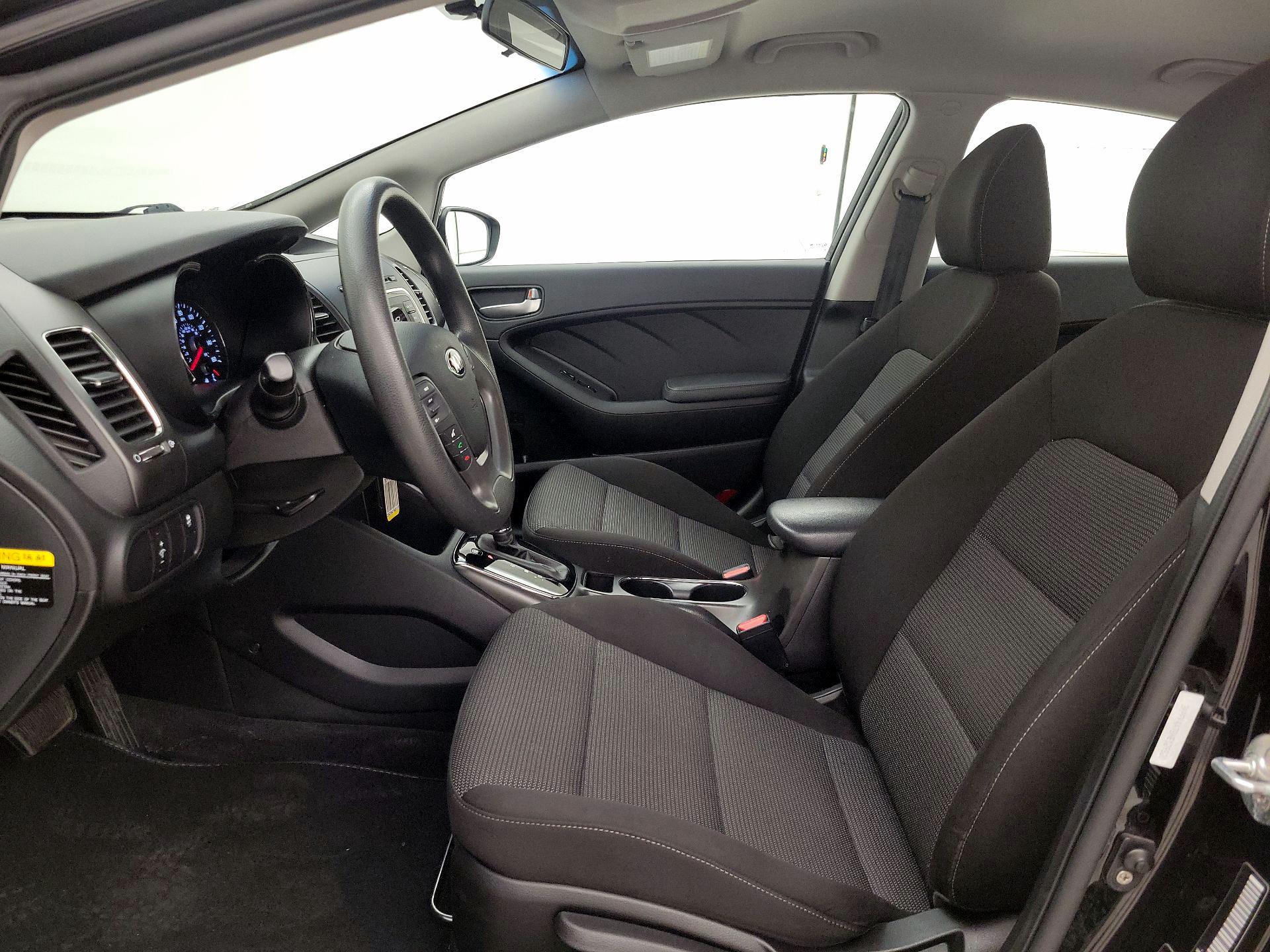 Thumbnail: 2017 Kia Forte - 11