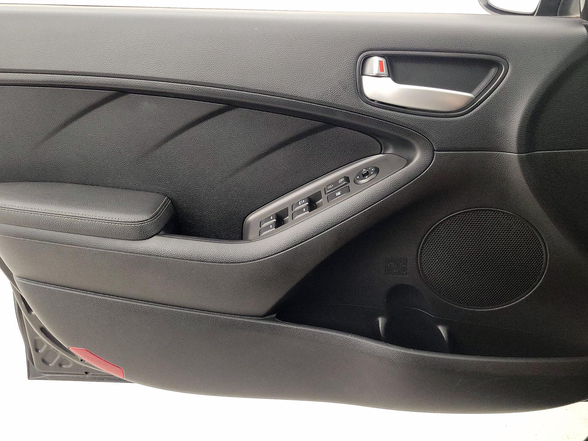 Thumbnail: 2017 Kia Forte - 12