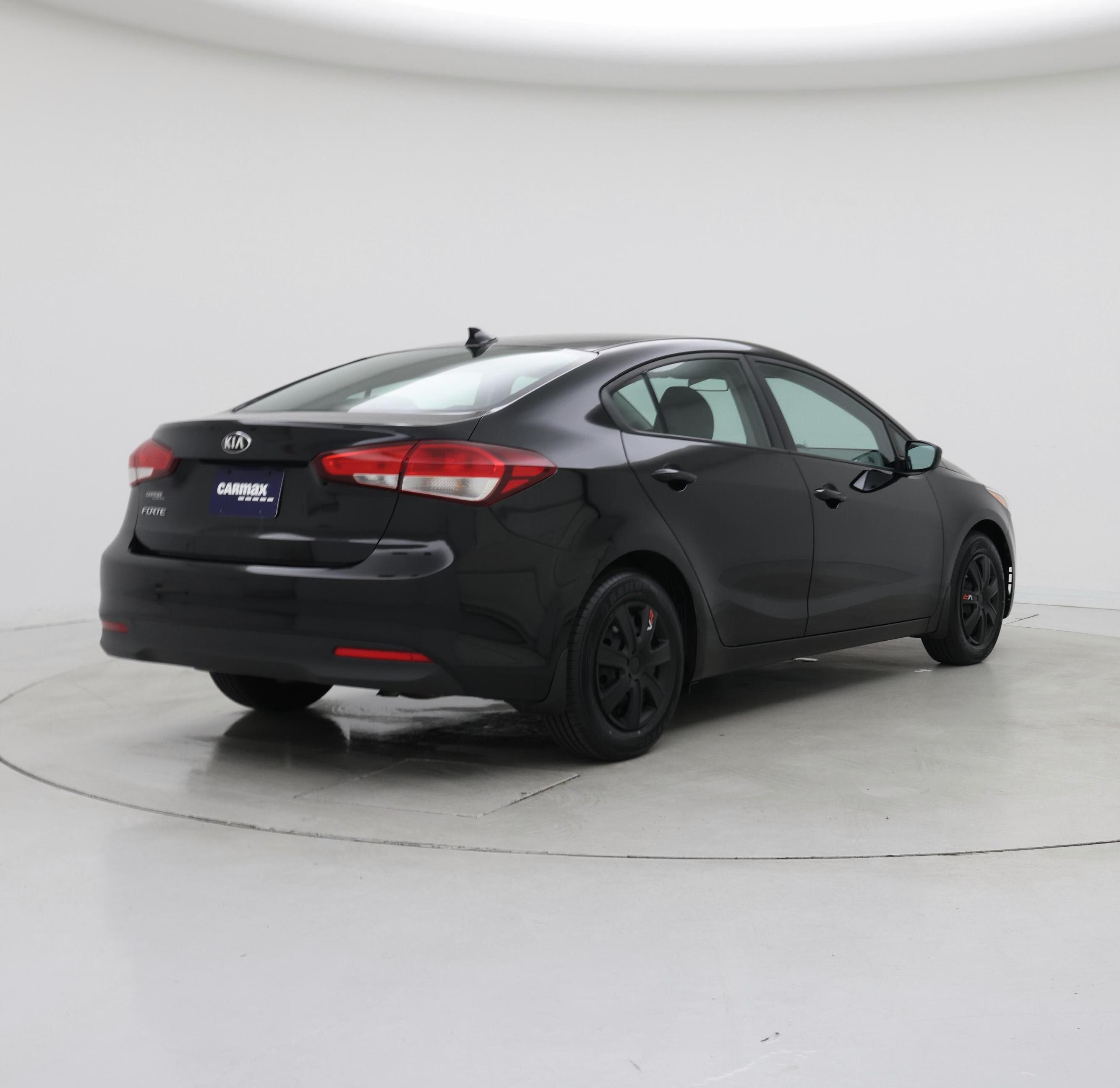 Thumbnail: 2017 Kia Forte - 8