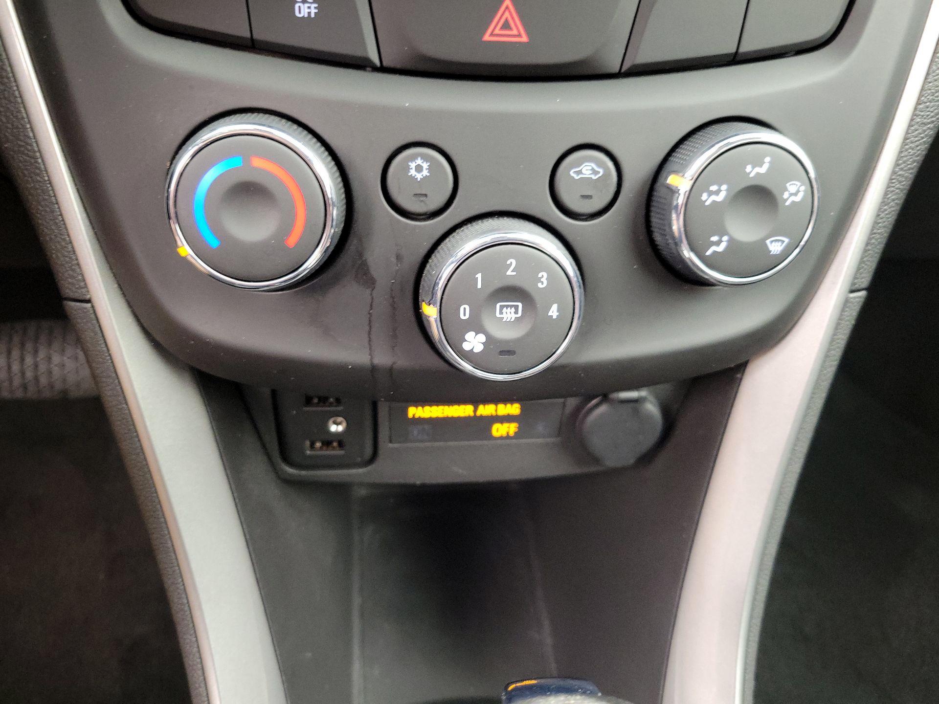 Thumbnail: 2019 Chevrolet Trax - 16