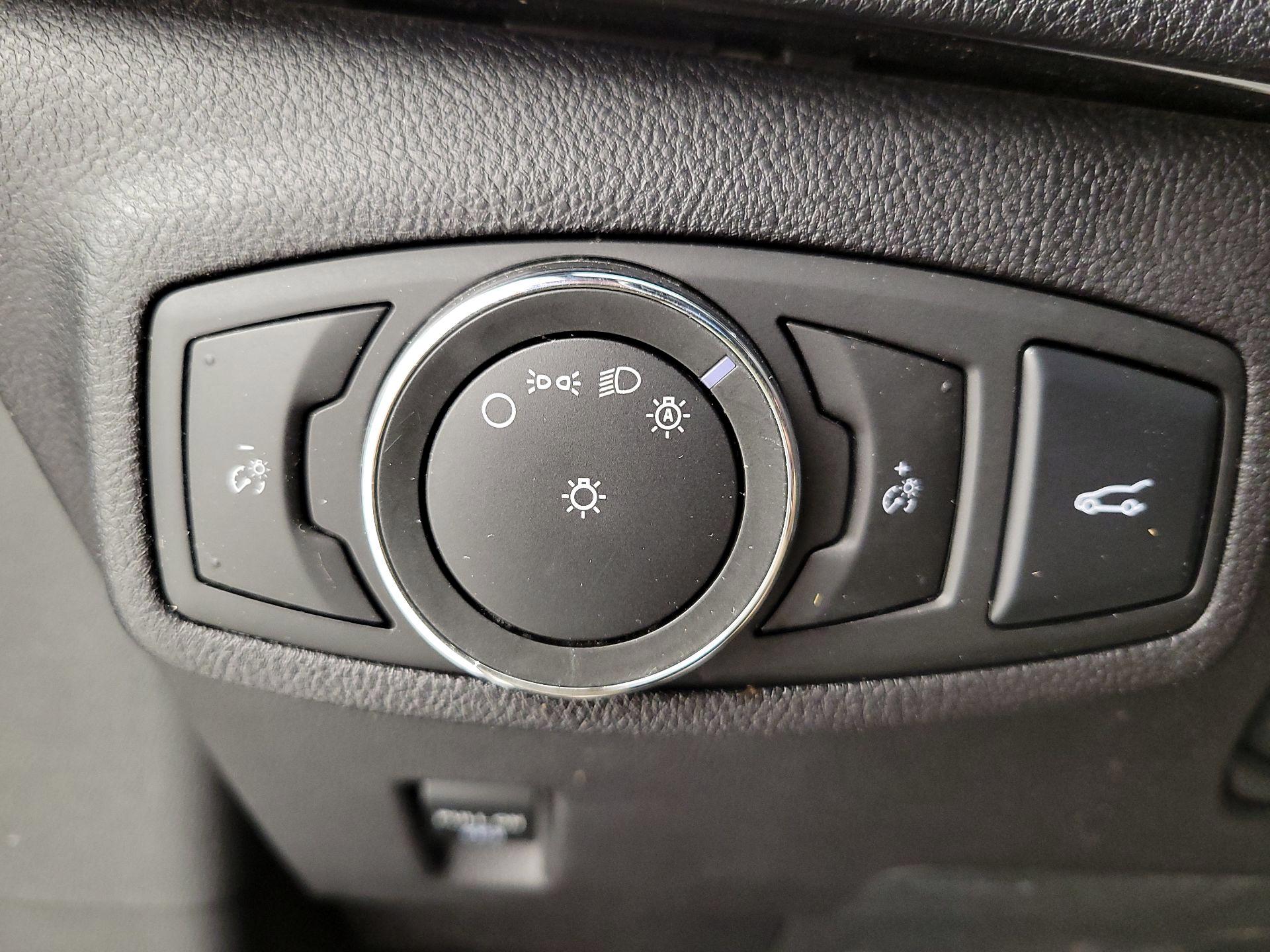 Thumbnail: 2016 Lincoln MKC - 13