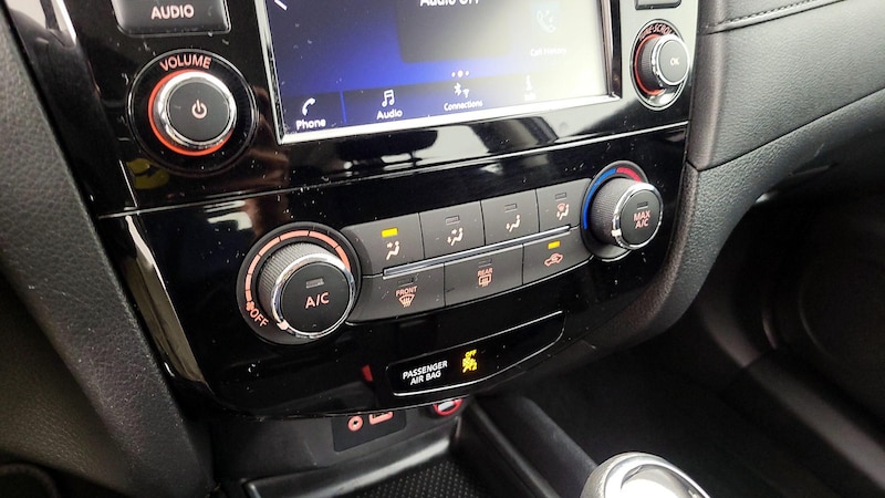 2020 Nissan Rogue S 14