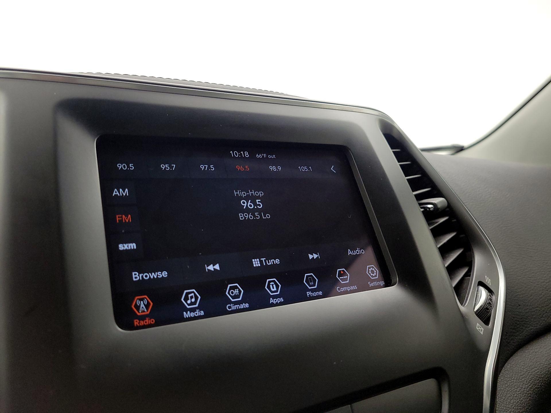 Thumbnail: 2019 Jeep Cherokee - 13