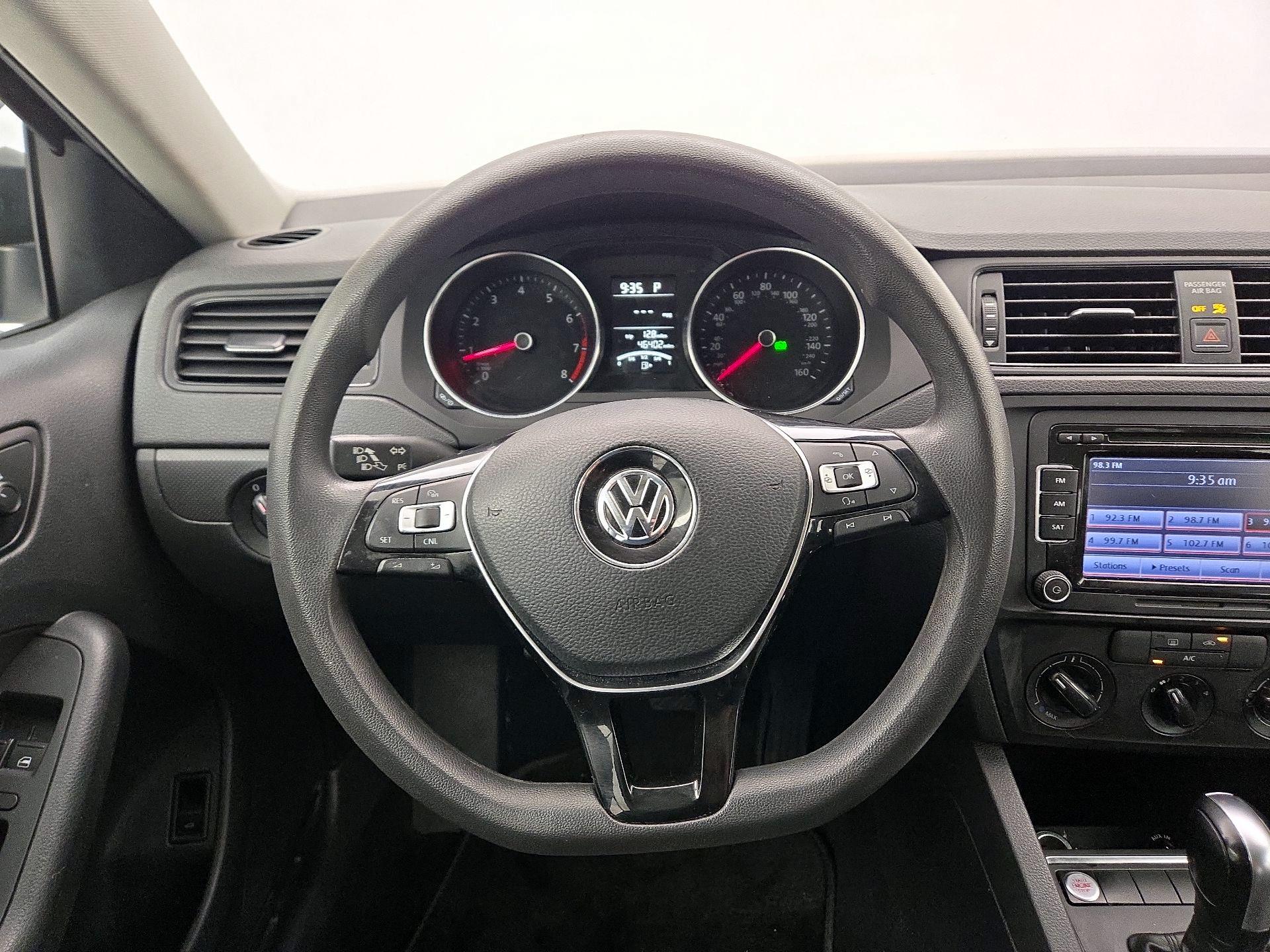 Thumbnail: 2015 Volkswagen Jetta - 10