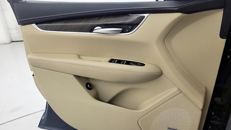 2019 Cadillac XT5  12