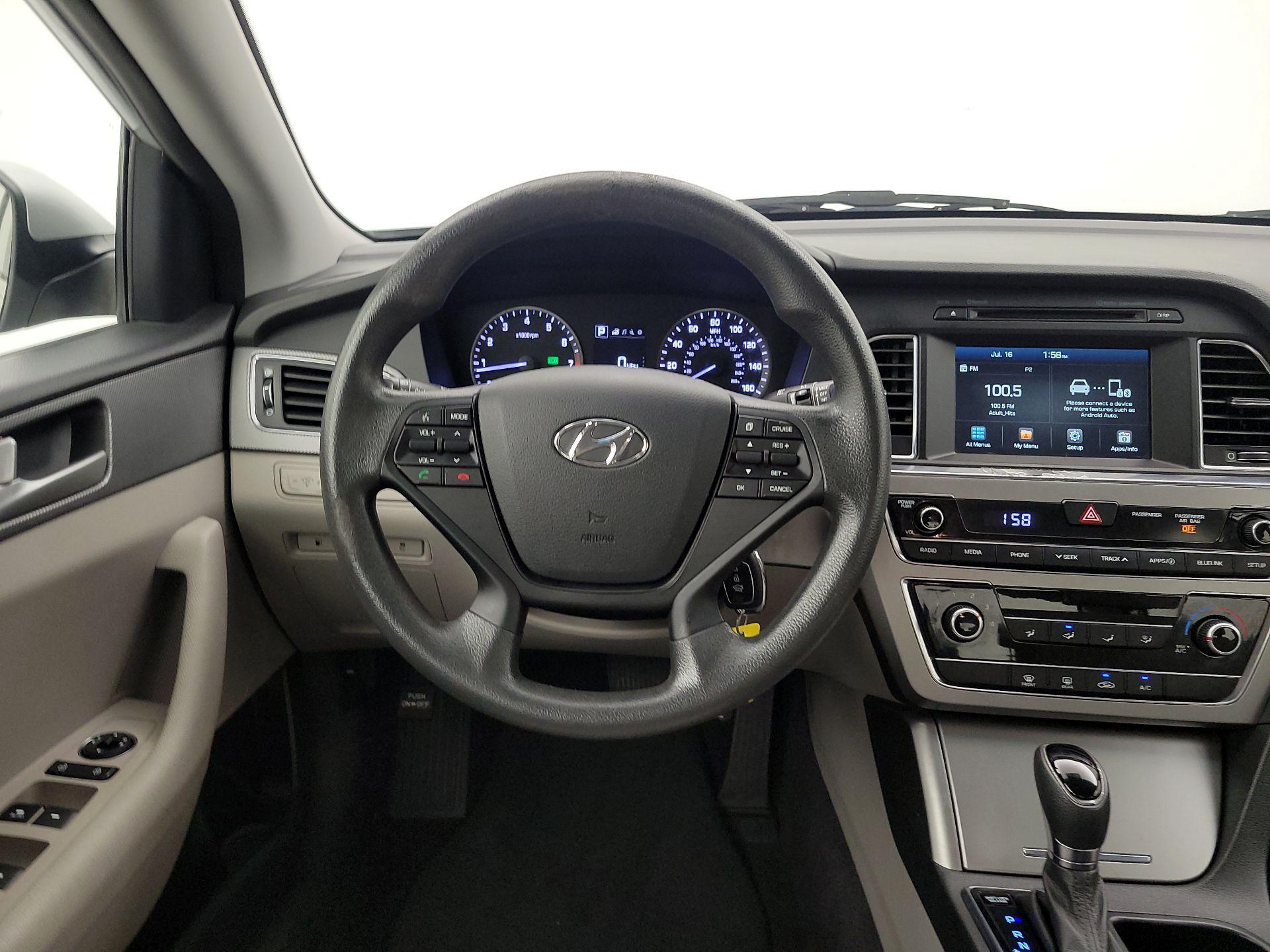 Thumbnail: 2016 Hyundai Sonata - 10