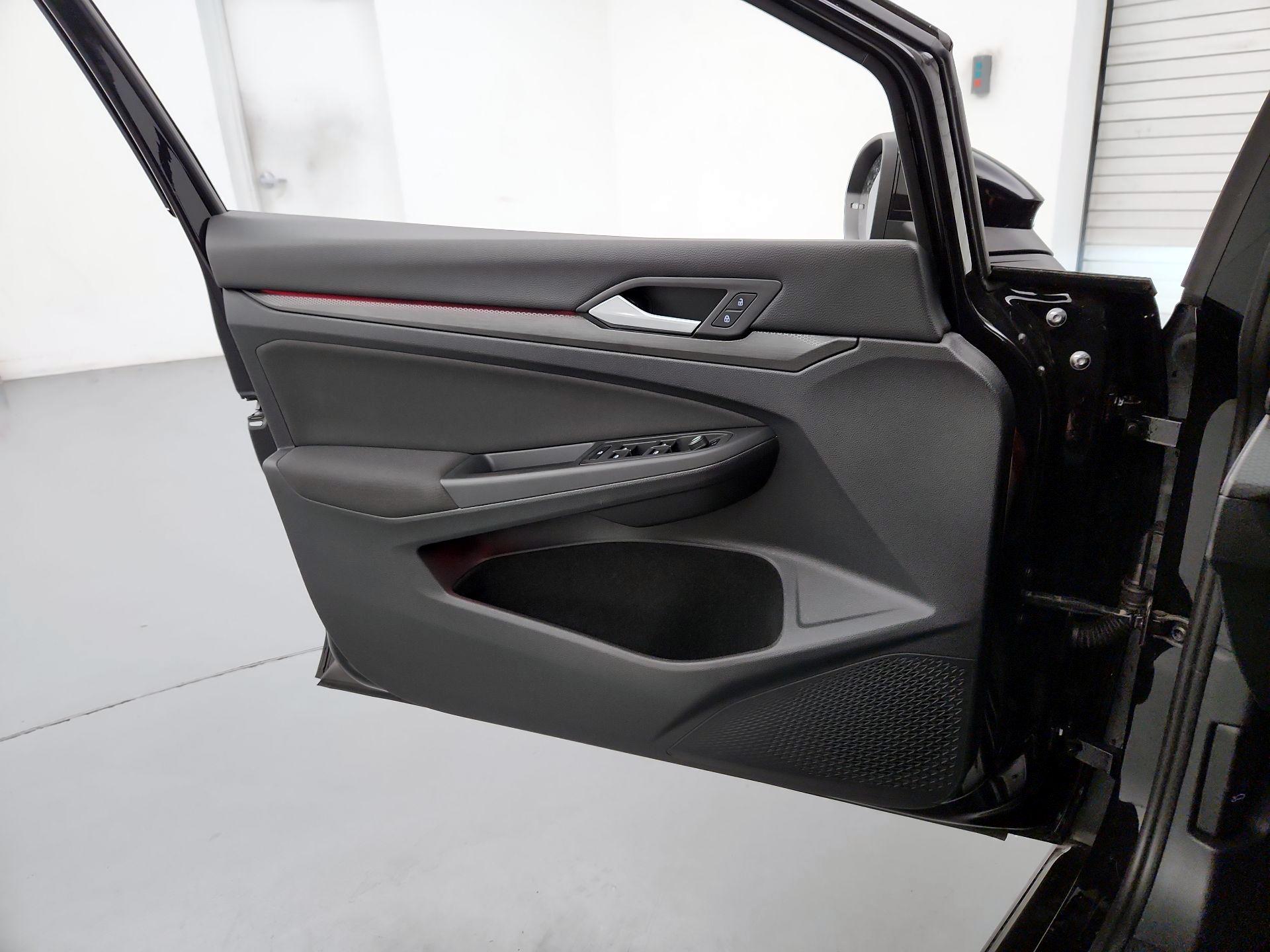 Thumbnail: 2022 Volkswagen Golf - 12
