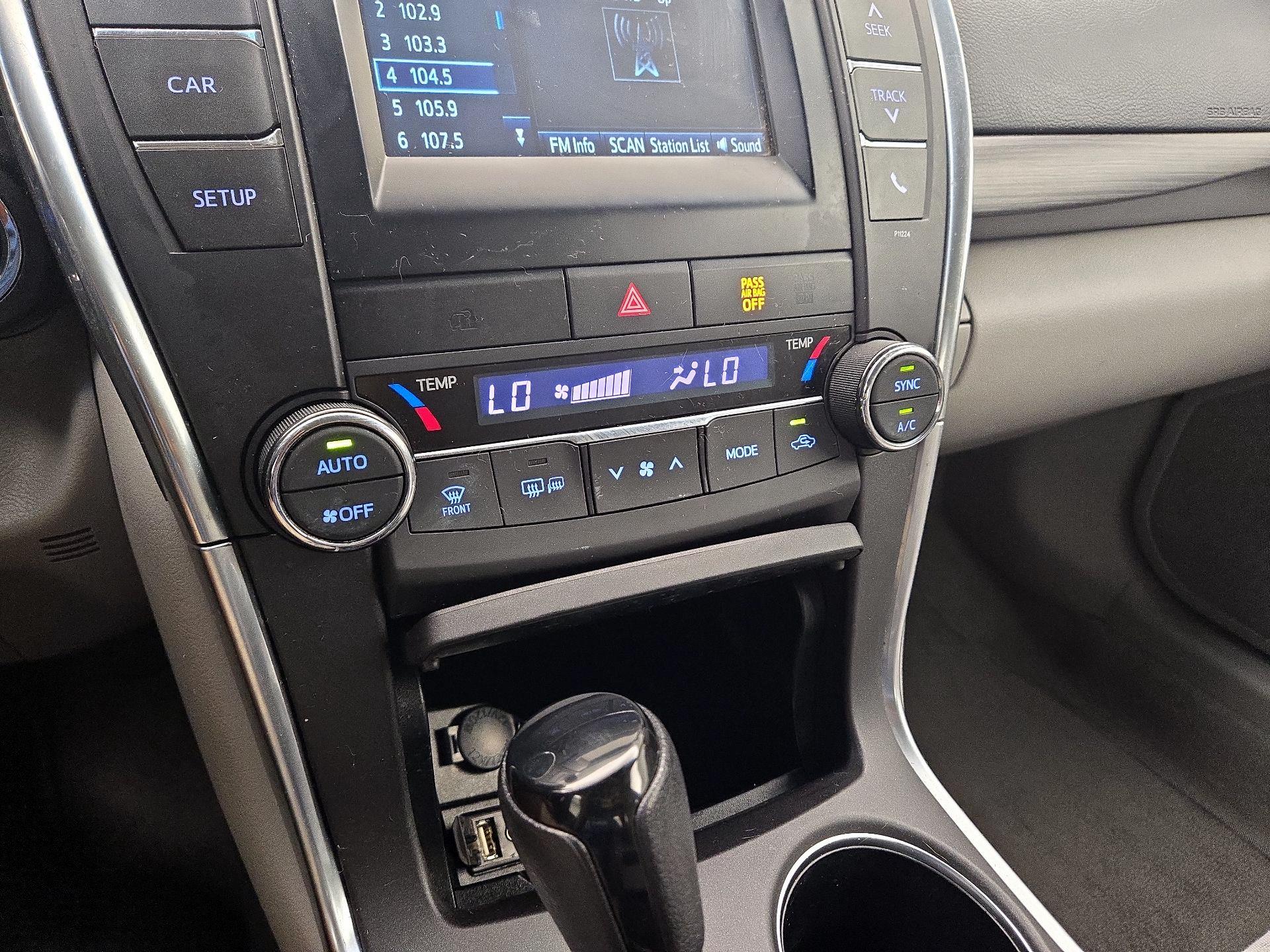 Thumbnail: 2016 Toyota Camry - 16