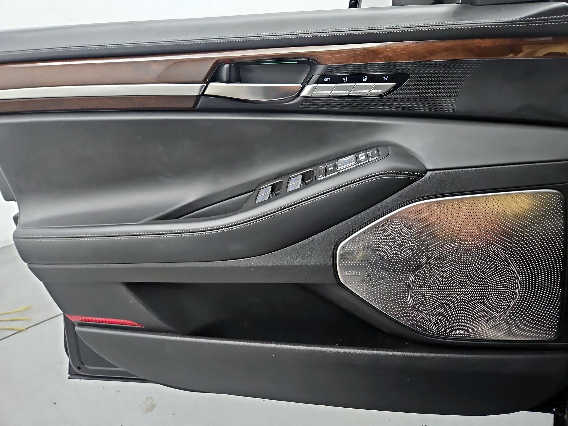 Thumbnail: 2019 Genesis G90 - 12
