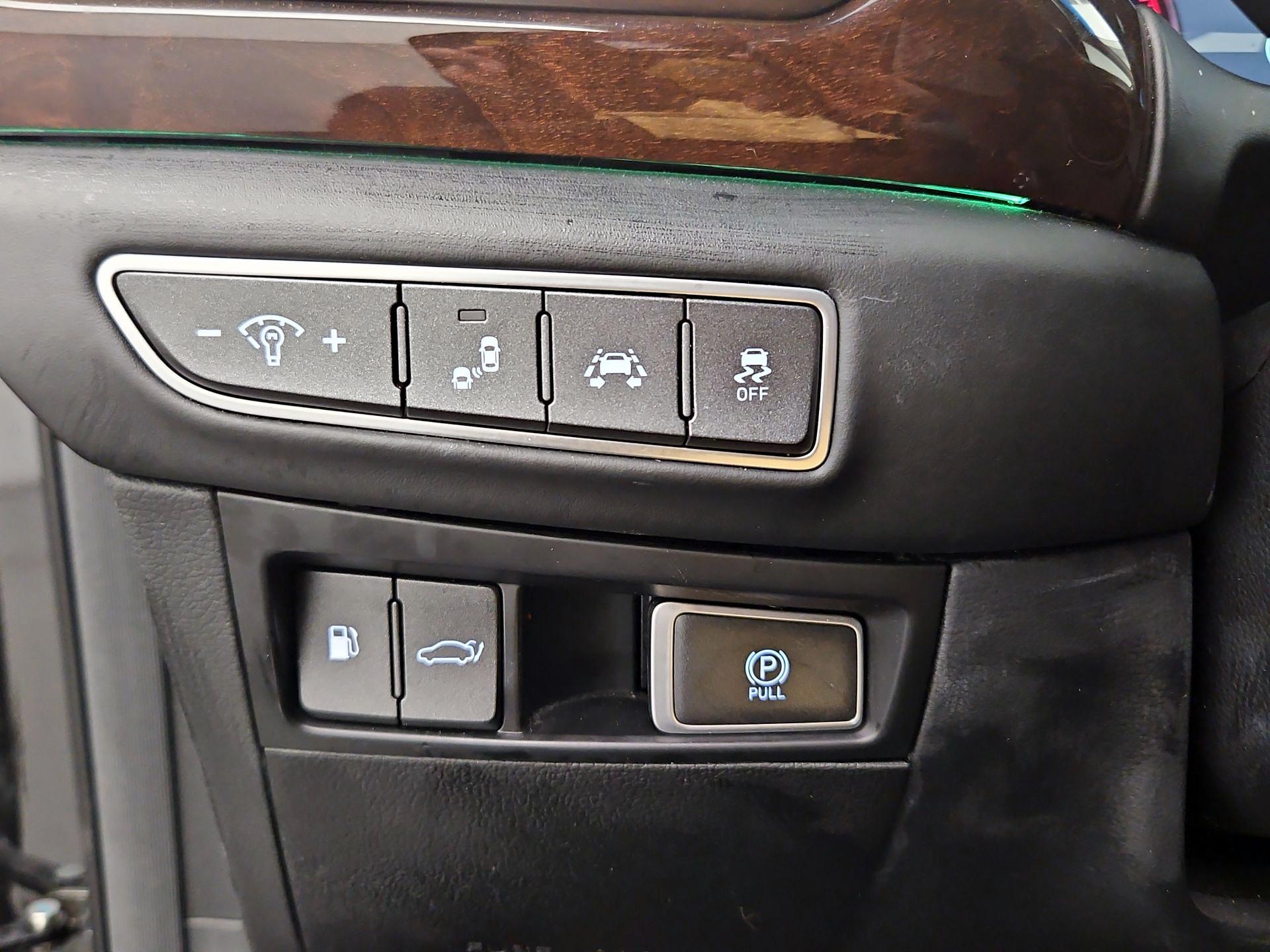Thumbnail: 2019 Genesis G90 - 13